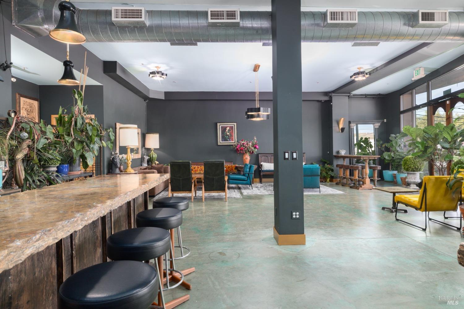 21015 Geyserville Ave