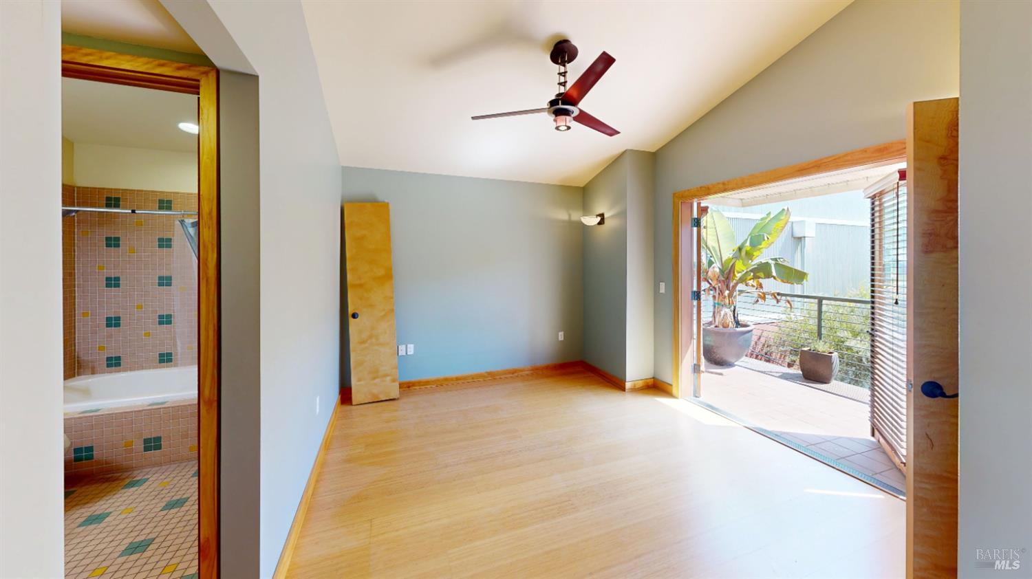 21015 Geyserville Ave