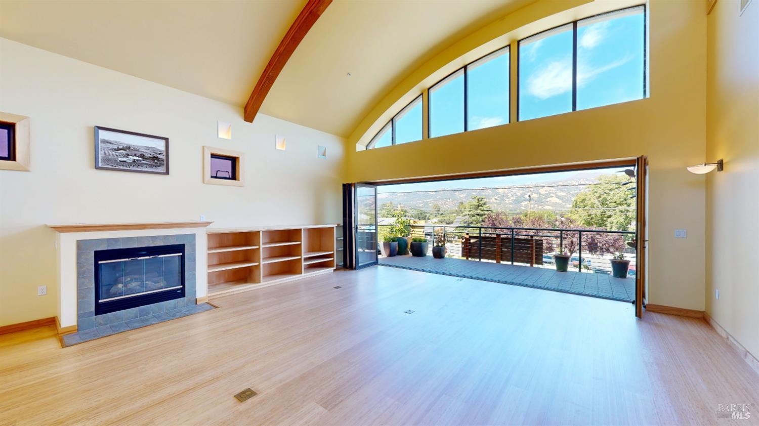 21015 Geyserville Ave