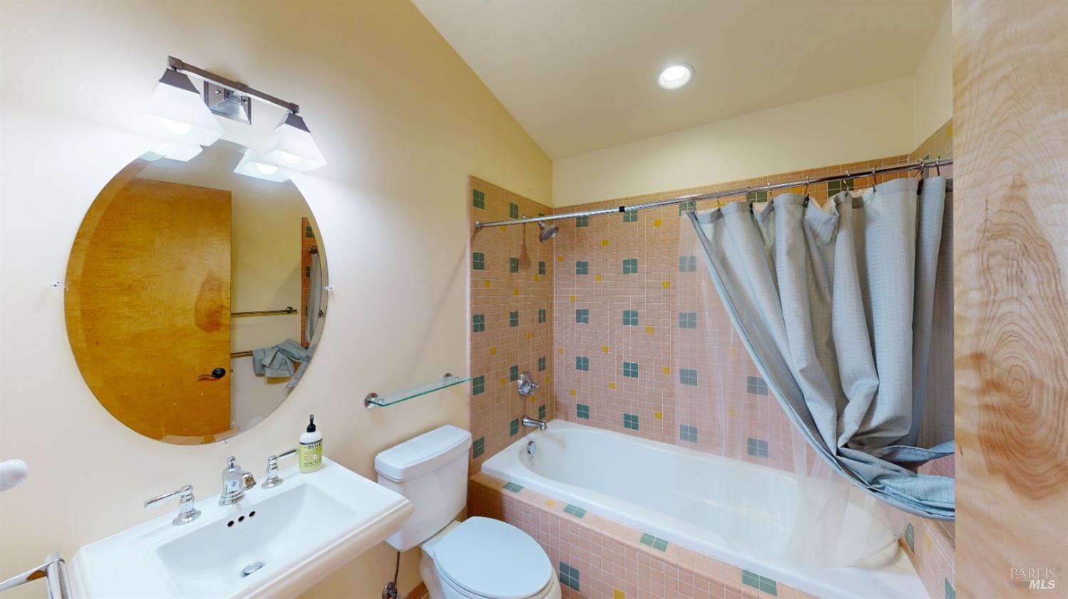 21015 Geyserville Ave