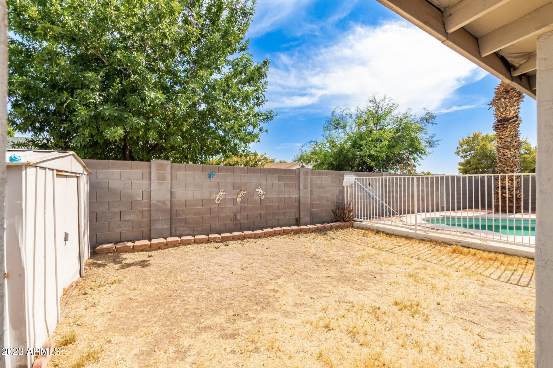 6415 W PARADISE Lane