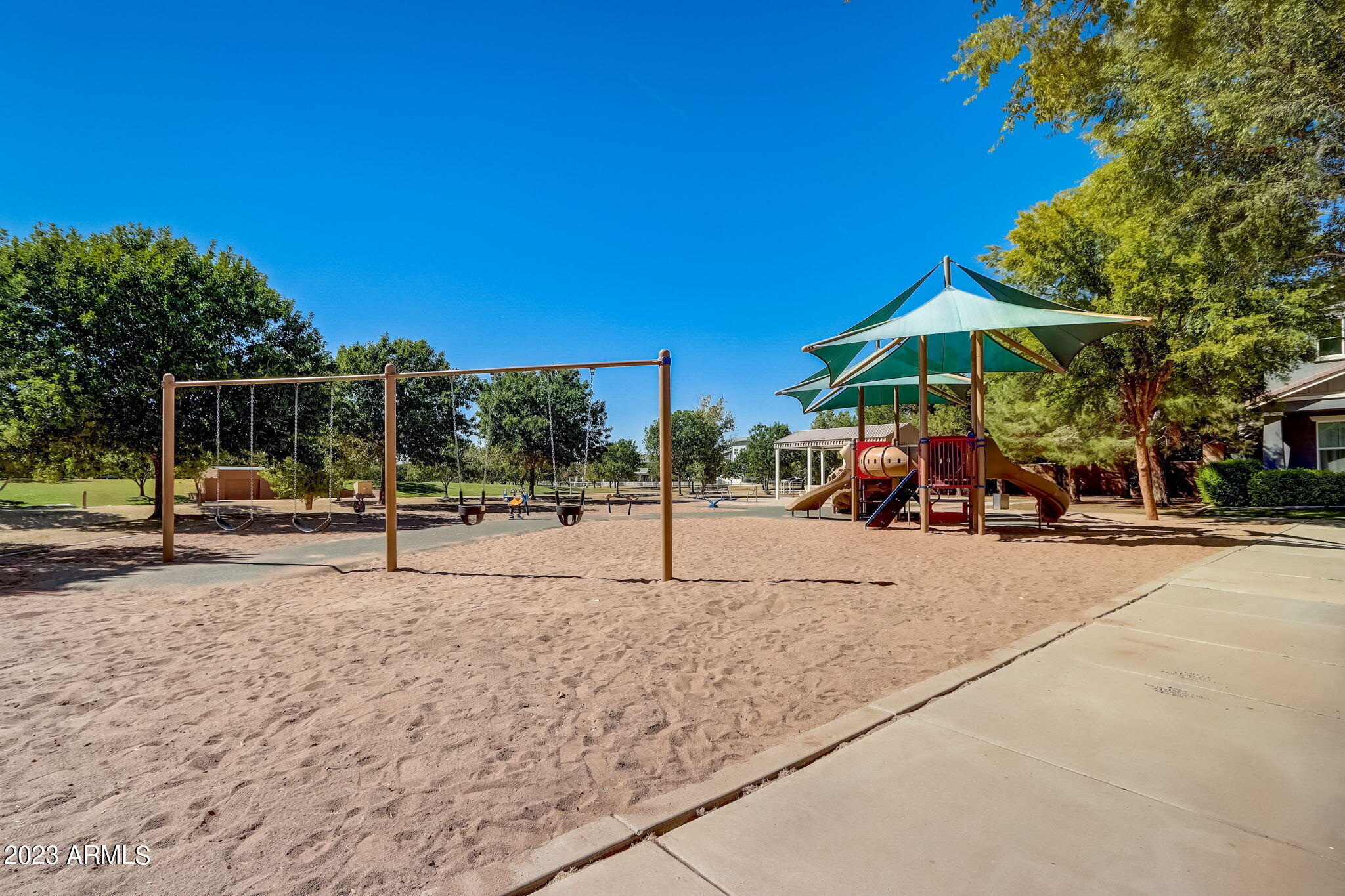 3412 E ROBIN Lane