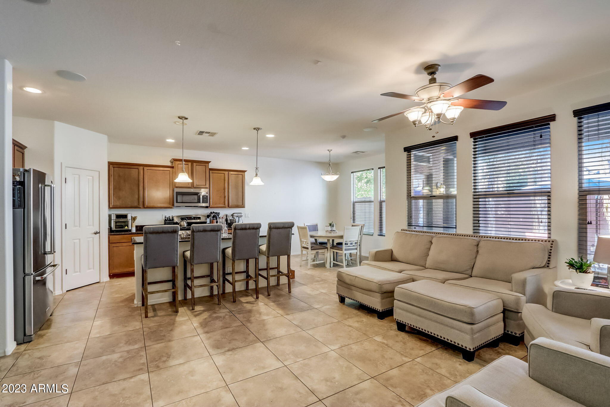3412 E ROBIN Lane