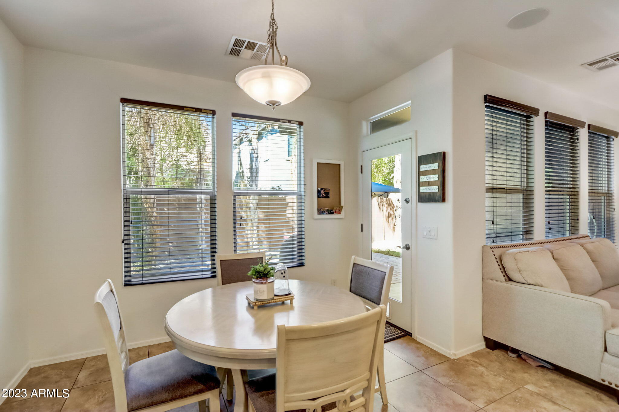 3412 E ROBIN Lane