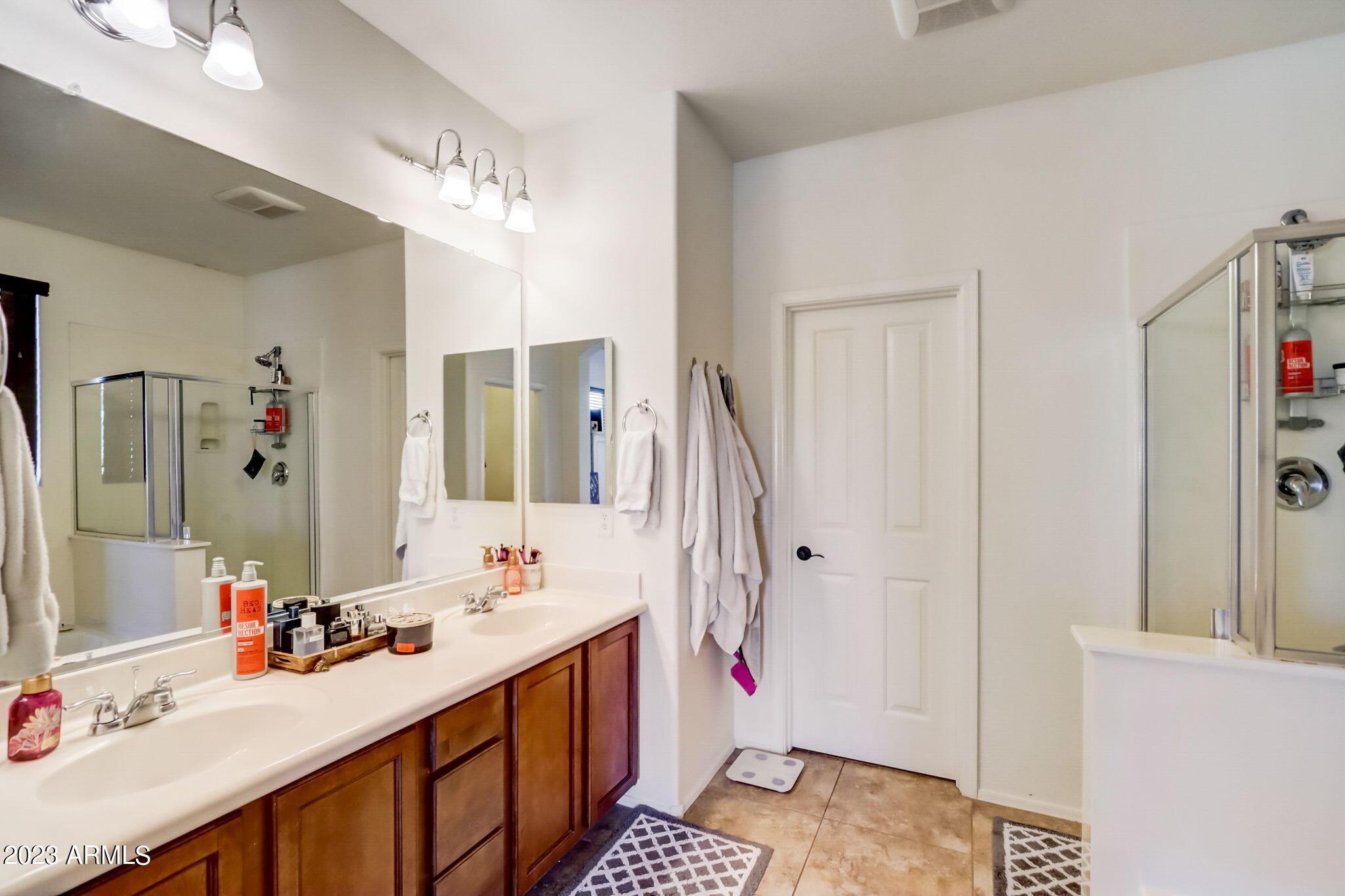 3412 E ROBIN Lane
