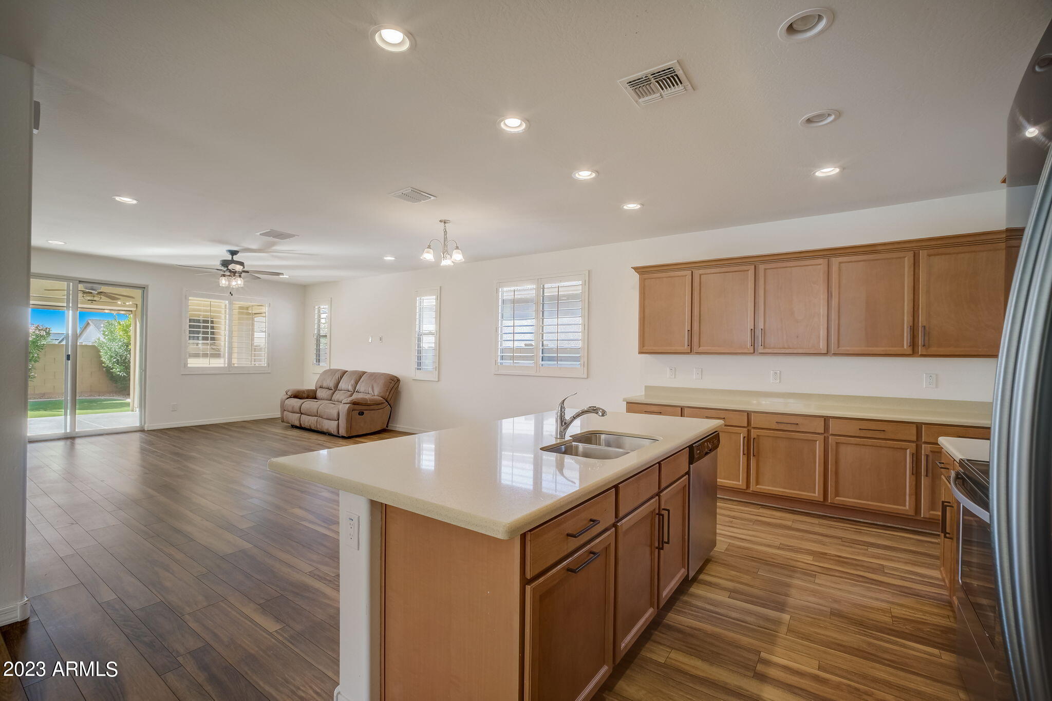 5802 S Wildrose