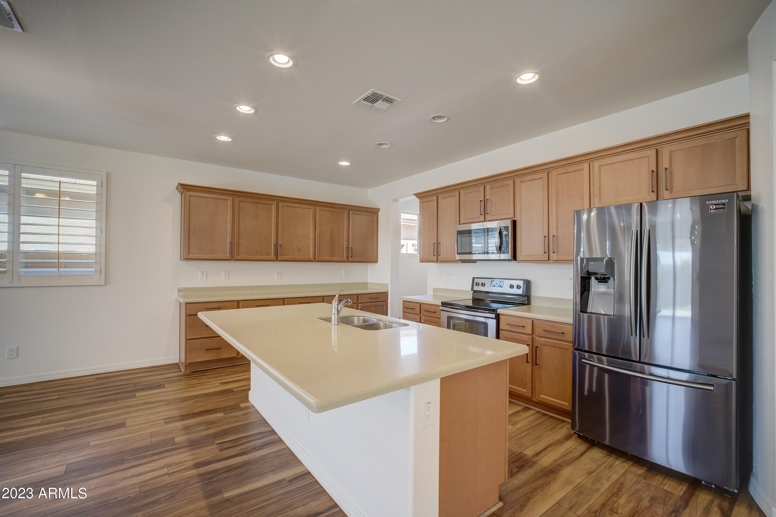 5802 S Wildrose