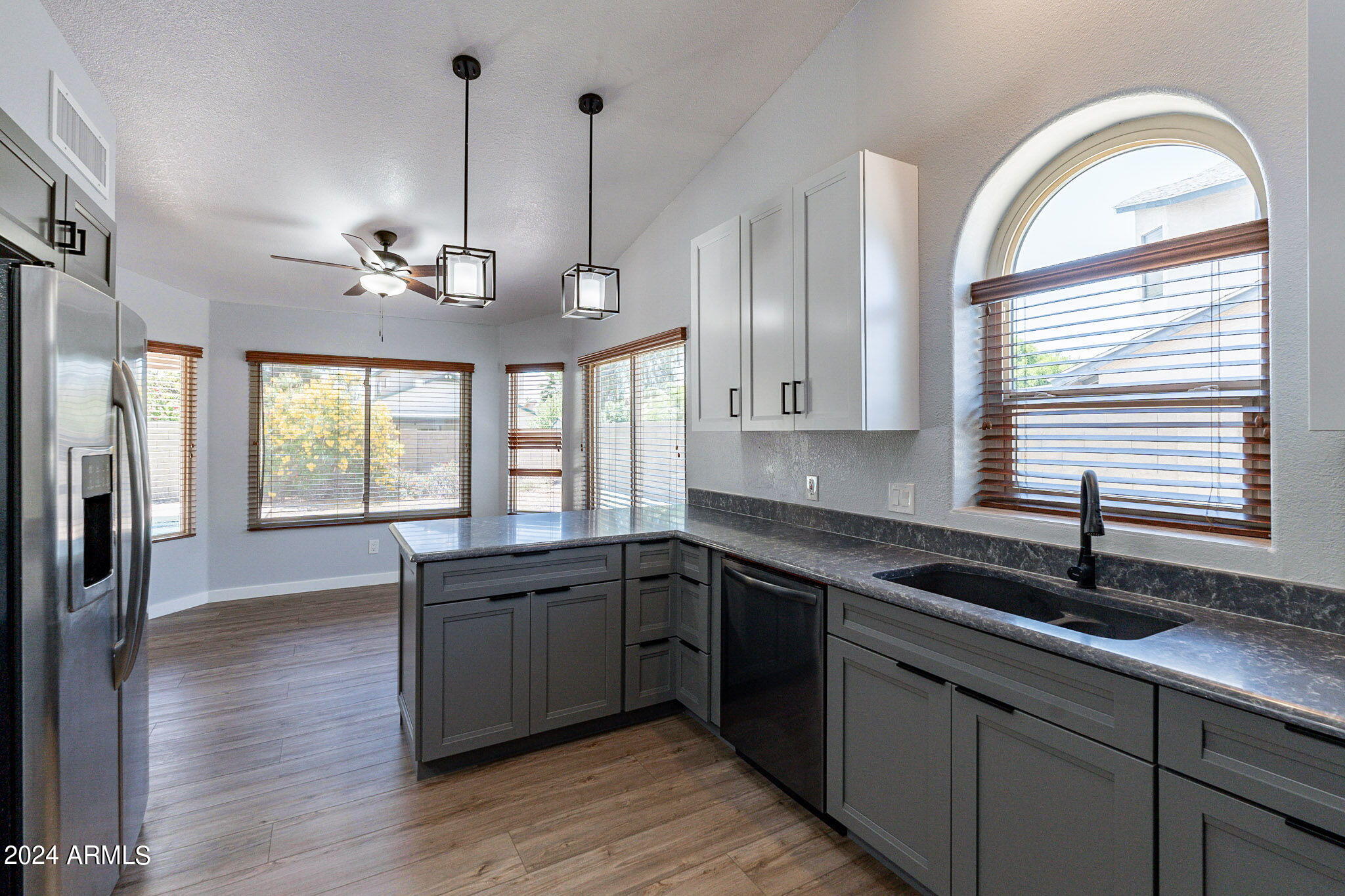 4307 W TOPEKA Drive