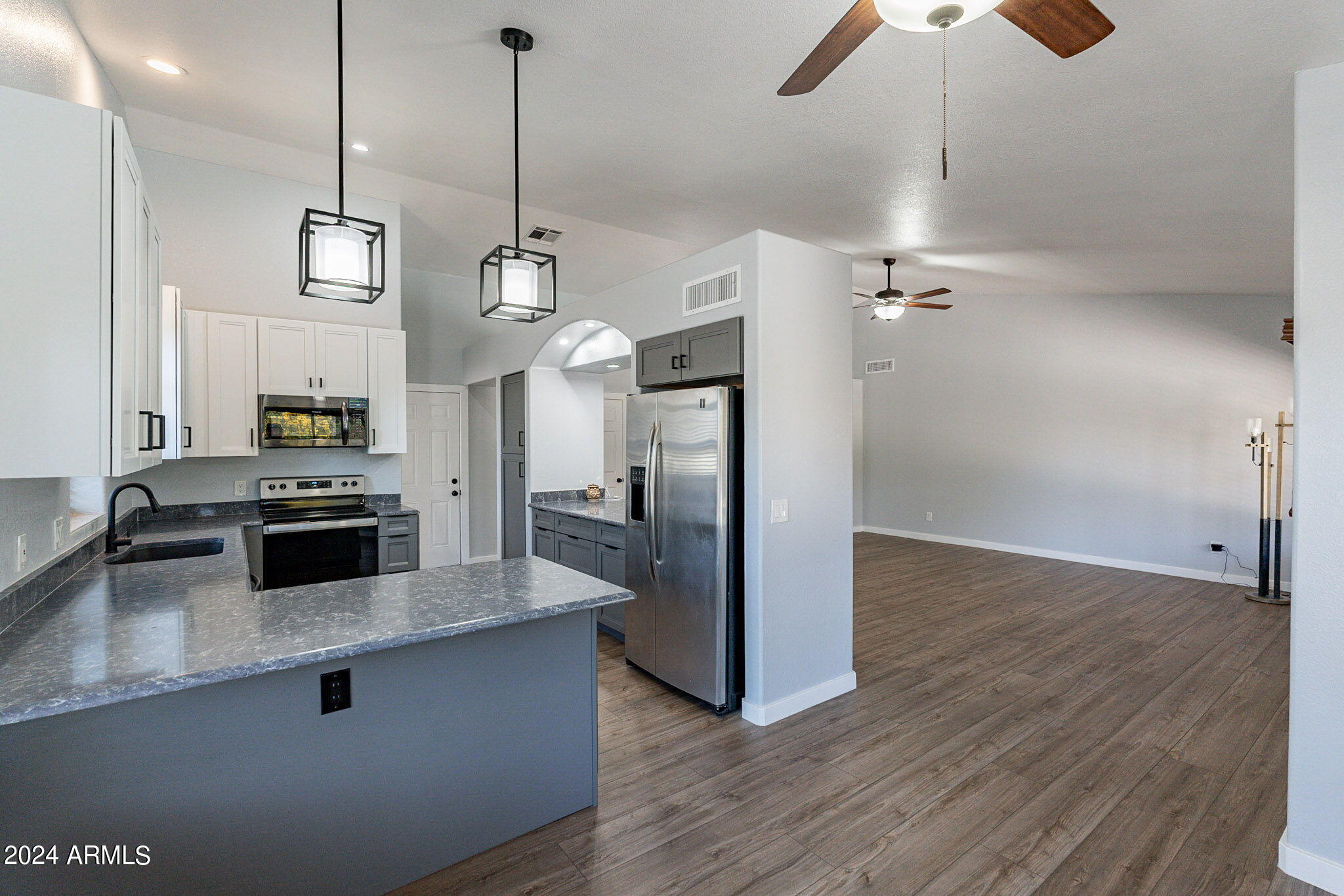 4307 W TOPEKA Drive