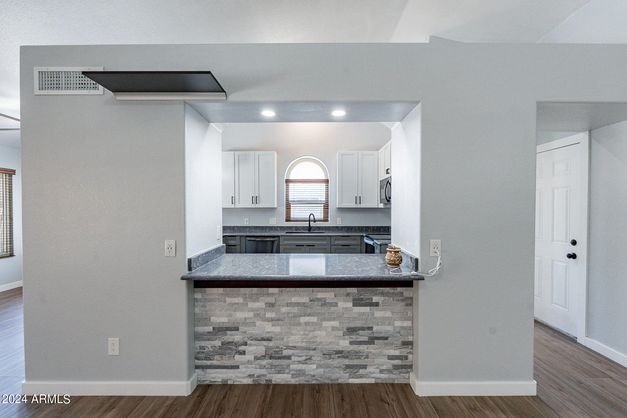 4307 W TOPEKA Drive