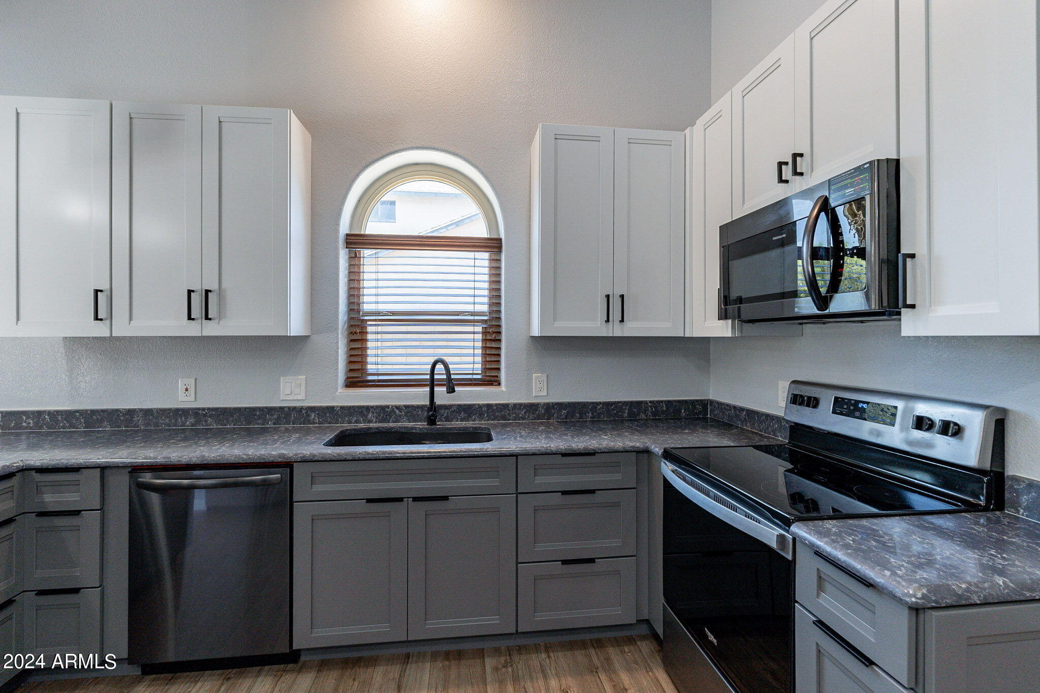 4307 W TOPEKA Drive