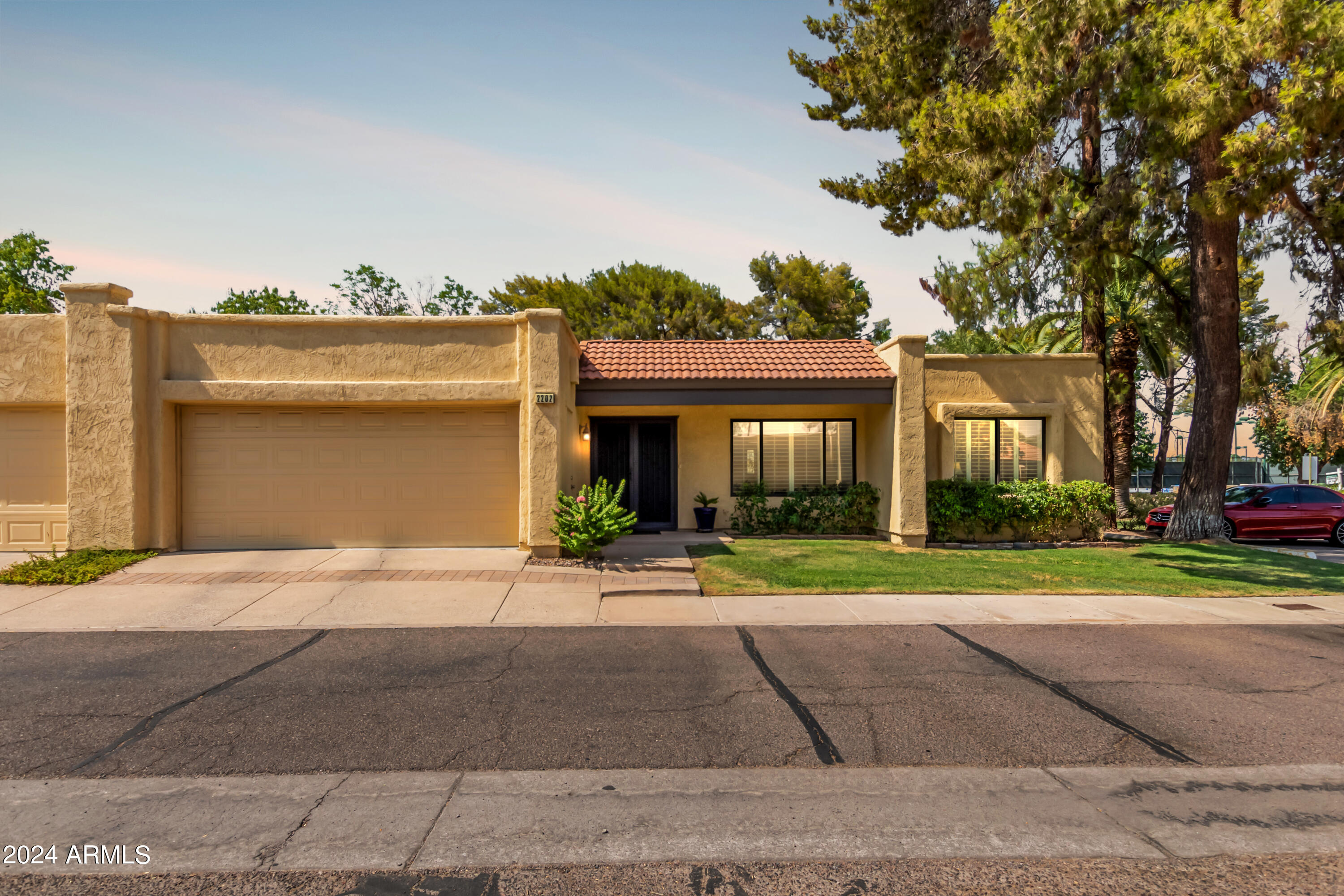2202 W MARLETTE Avenue