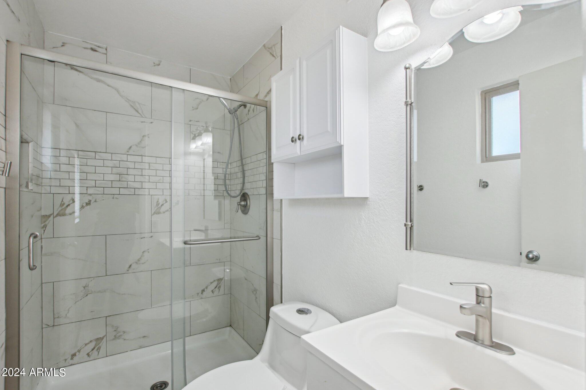 1811 W KERRY Lane