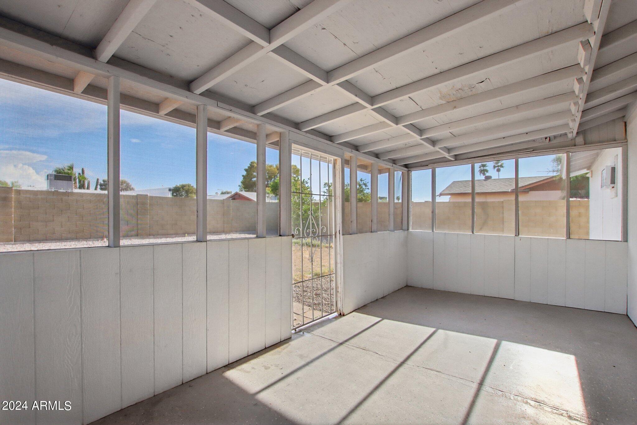 1811 W KERRY Lane