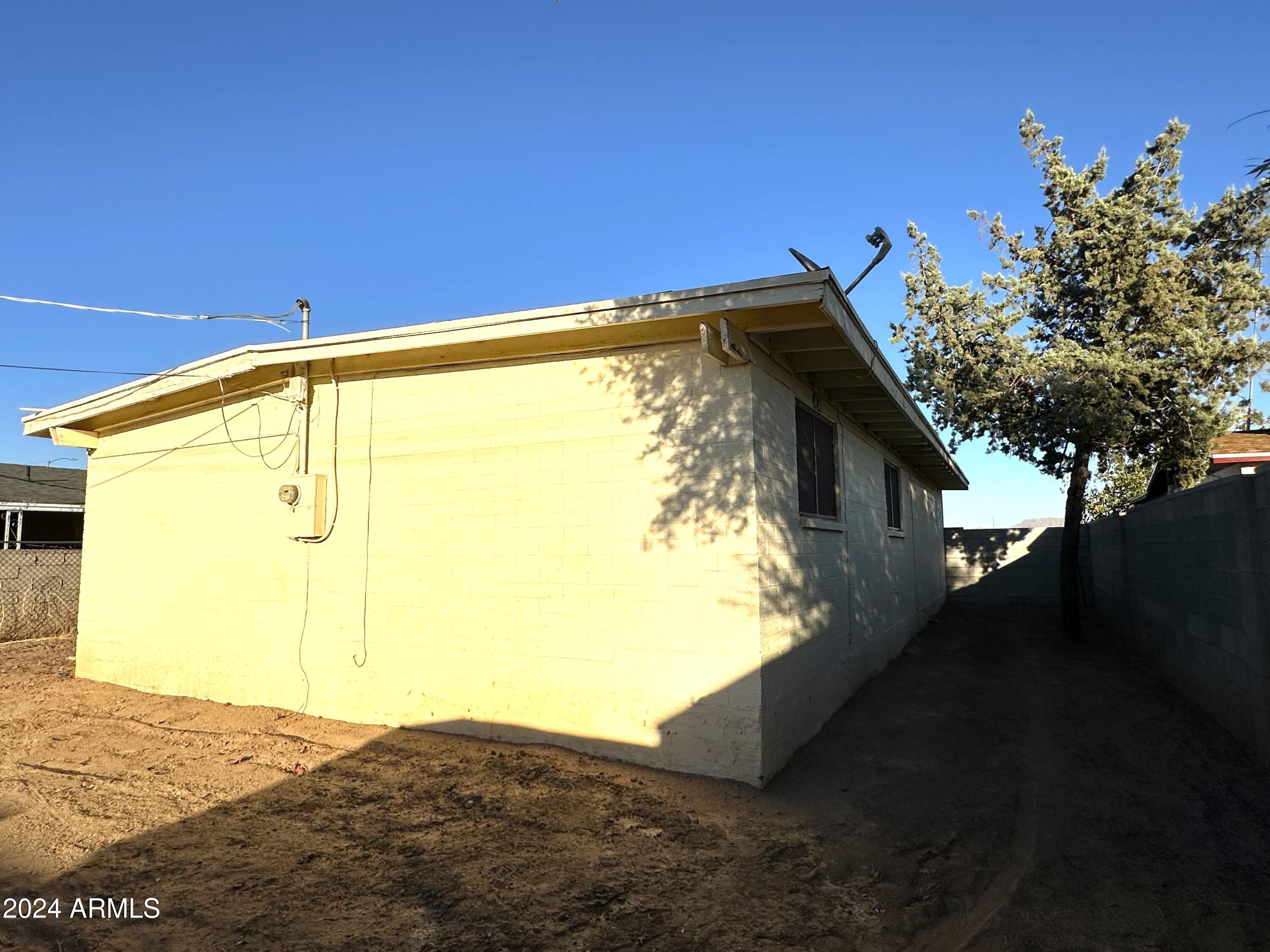 1106 N SUNSHINE Boulevard