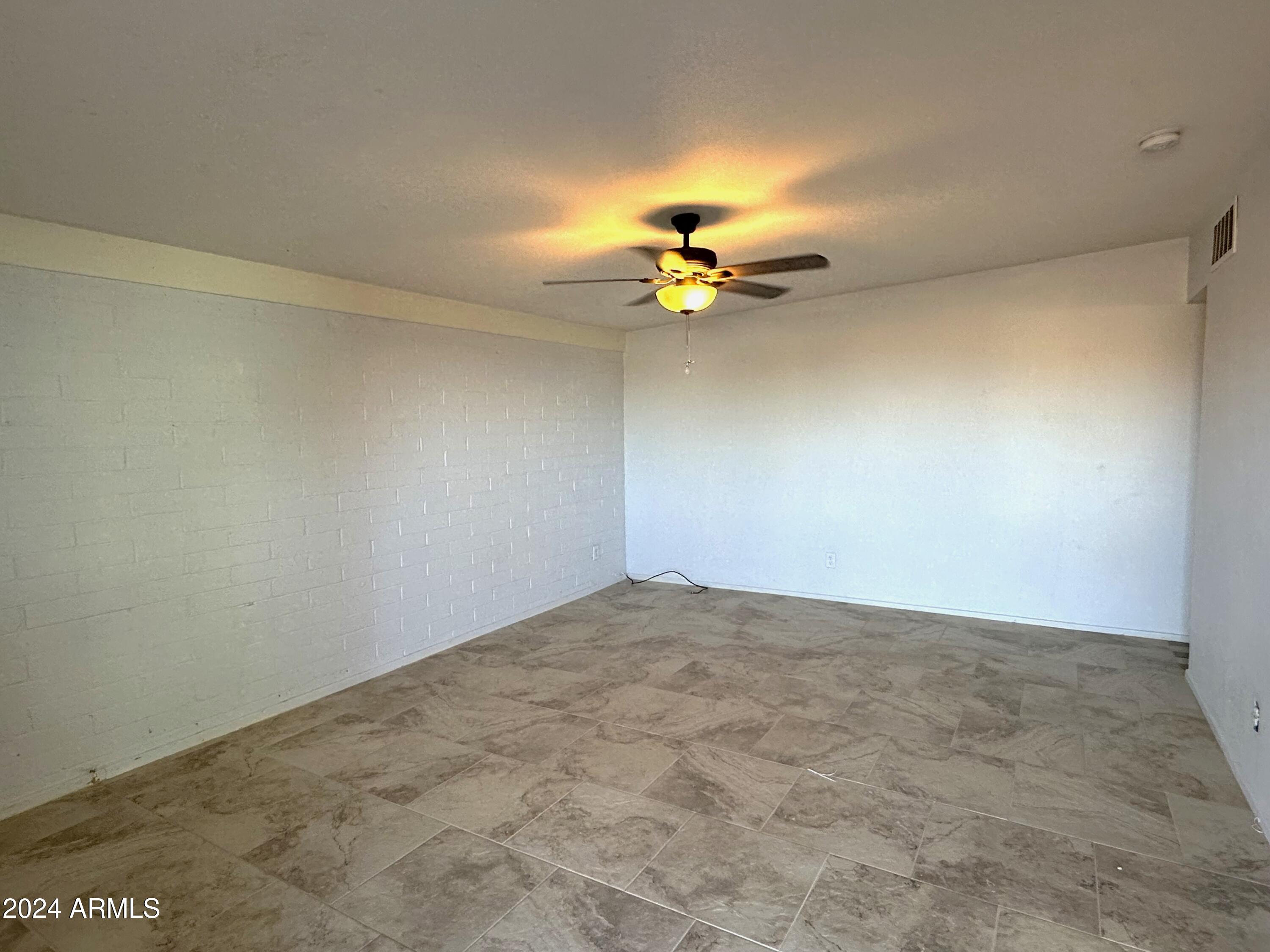 1106 N SUNSHINE Boulevard