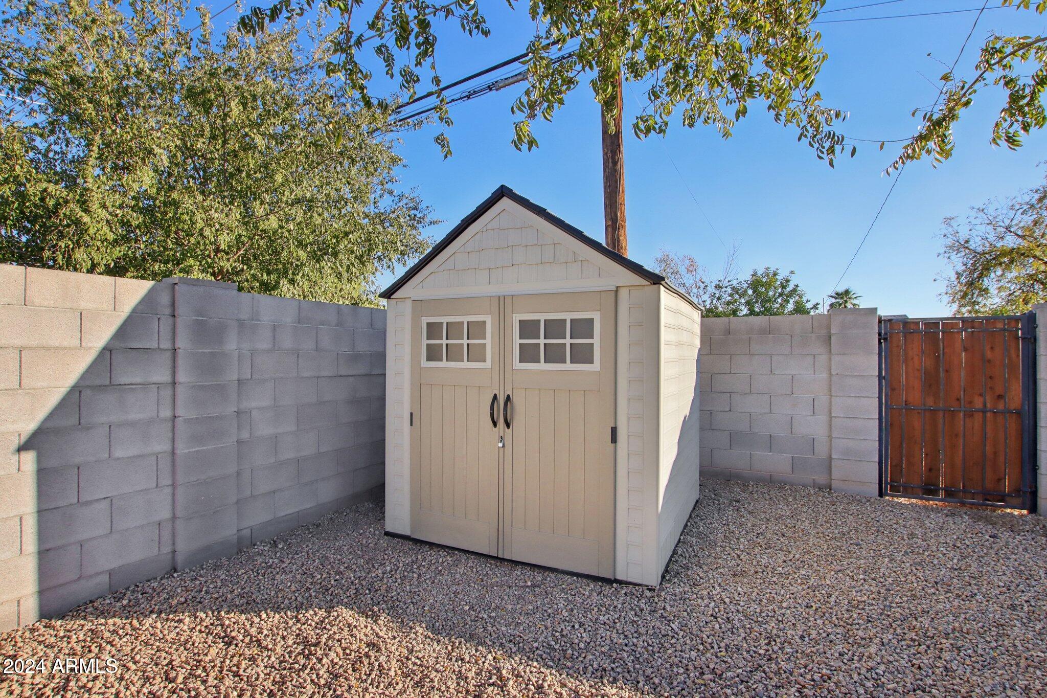 1209 W INDIAN SCHOOL Road