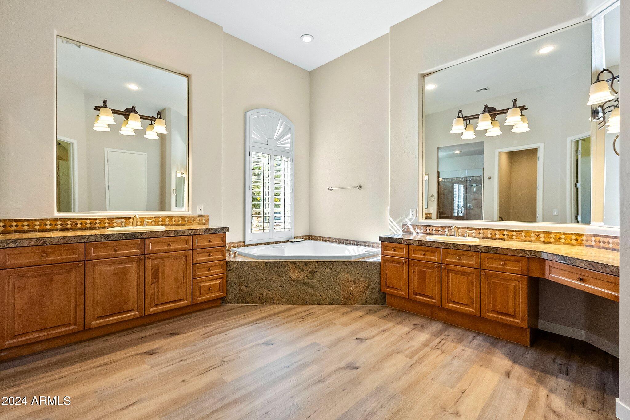 3454 E INGLEWOOD Circle