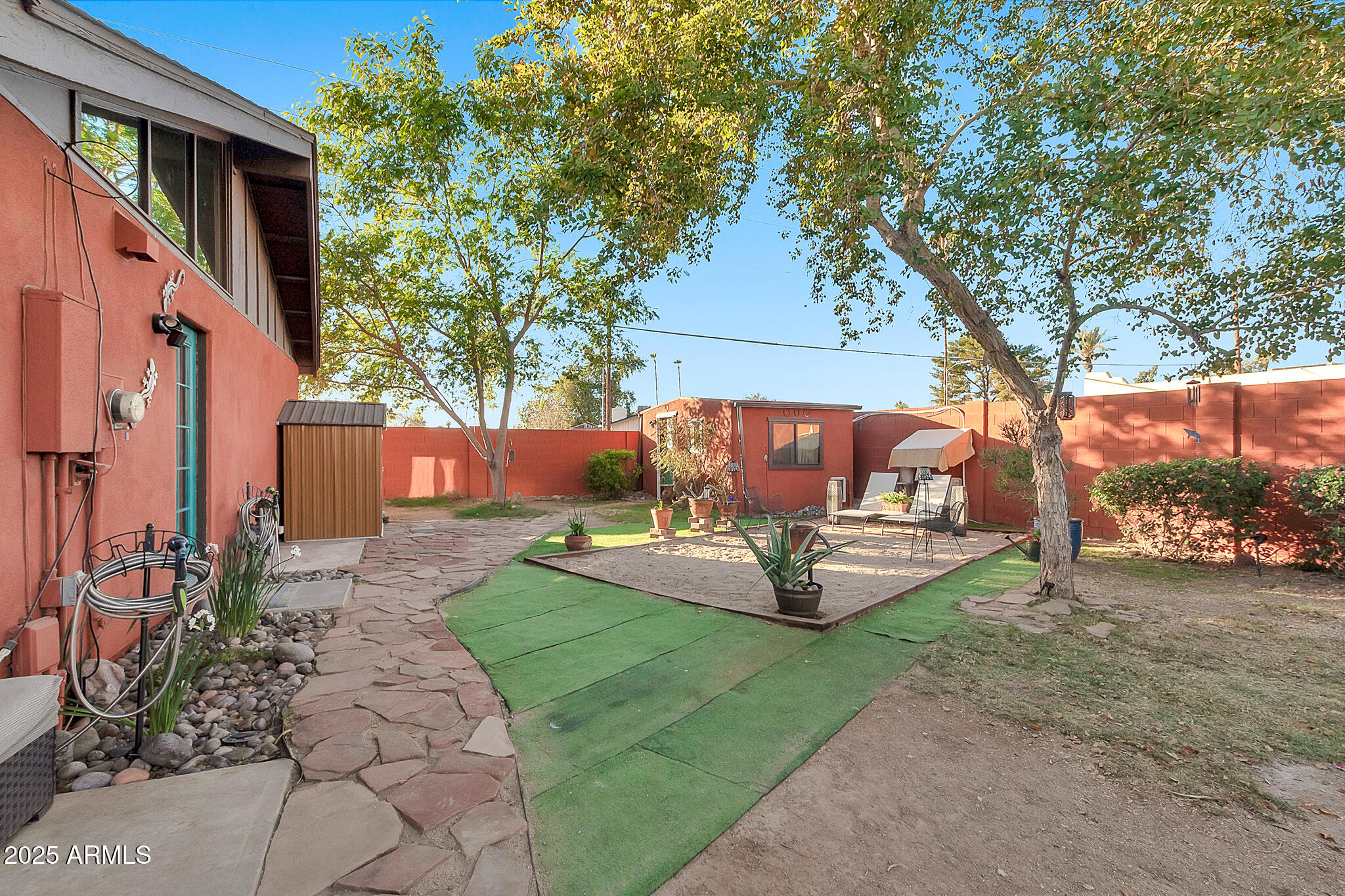 3044 W DESERT COVE Avenue