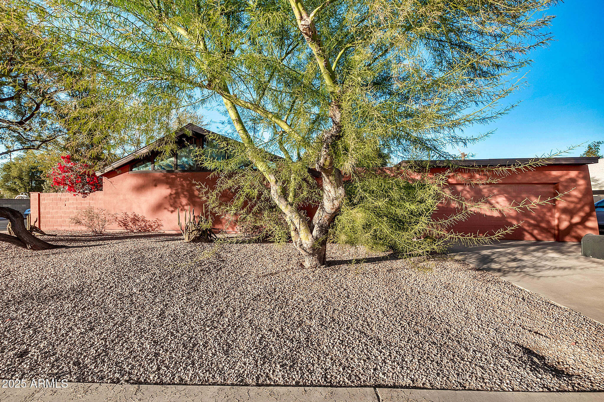3044 W DESERT COVE Avenue