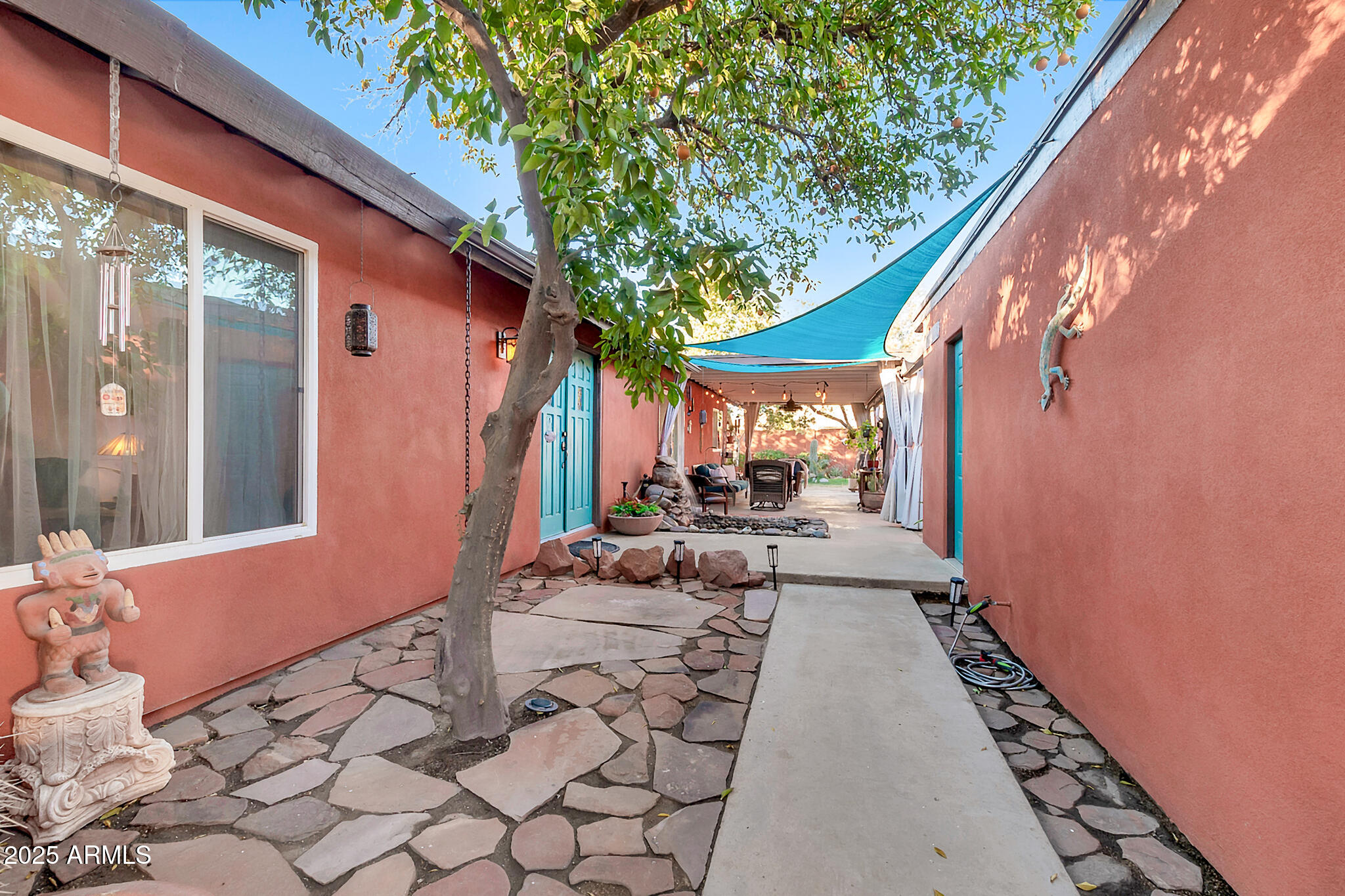 3044 W DESERT COVE Avenue