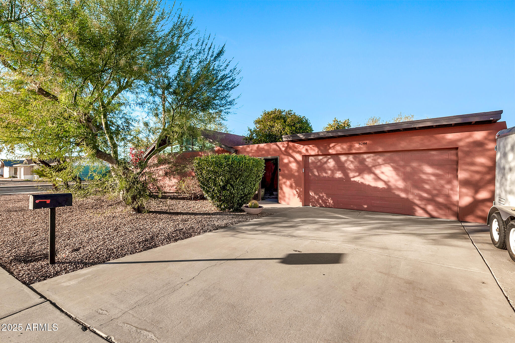 3044 W DESERT COVE Avenue