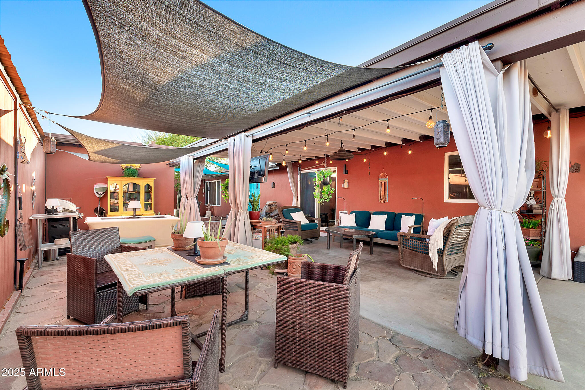 3044 W DESERT COVE Avenue
