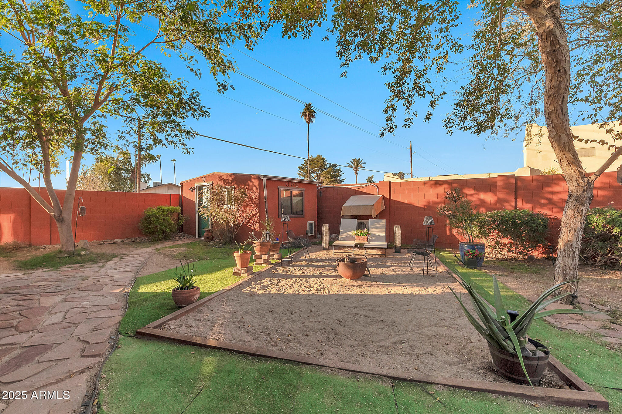 3044 W DESERT COVE Avenue