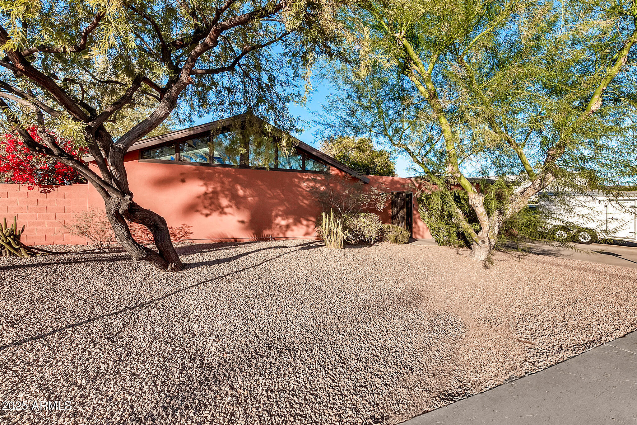 3044 W DESERT COVE Avenue