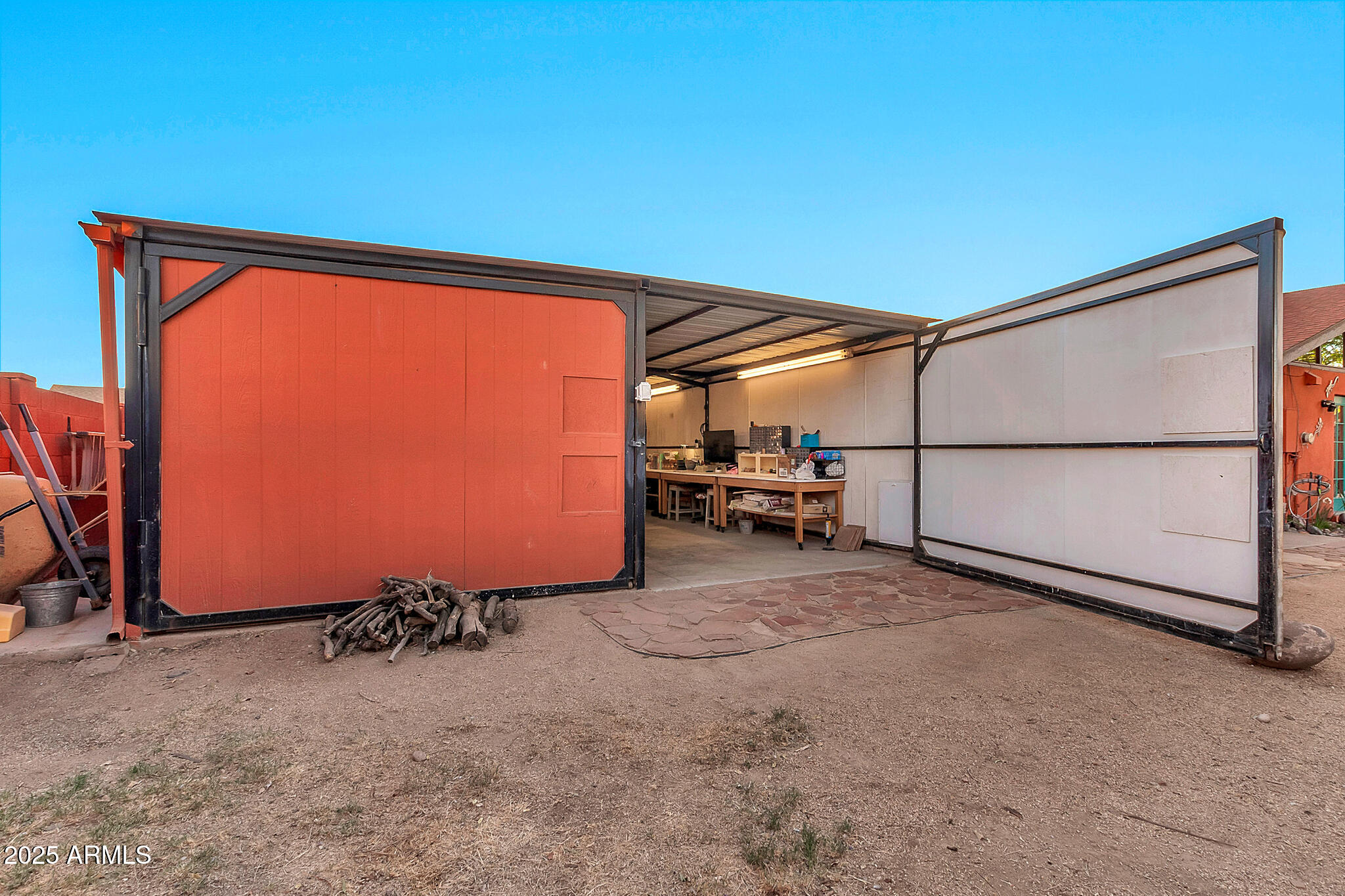 3044 W DESERT COVE Avenue