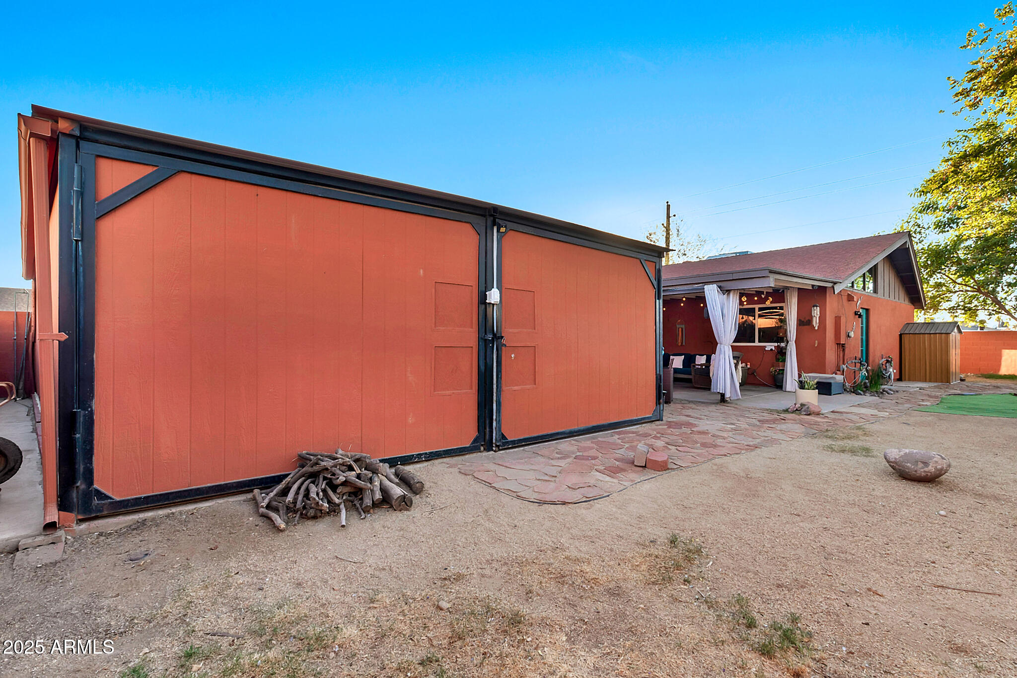 3044 W DESERT COVE Avenue