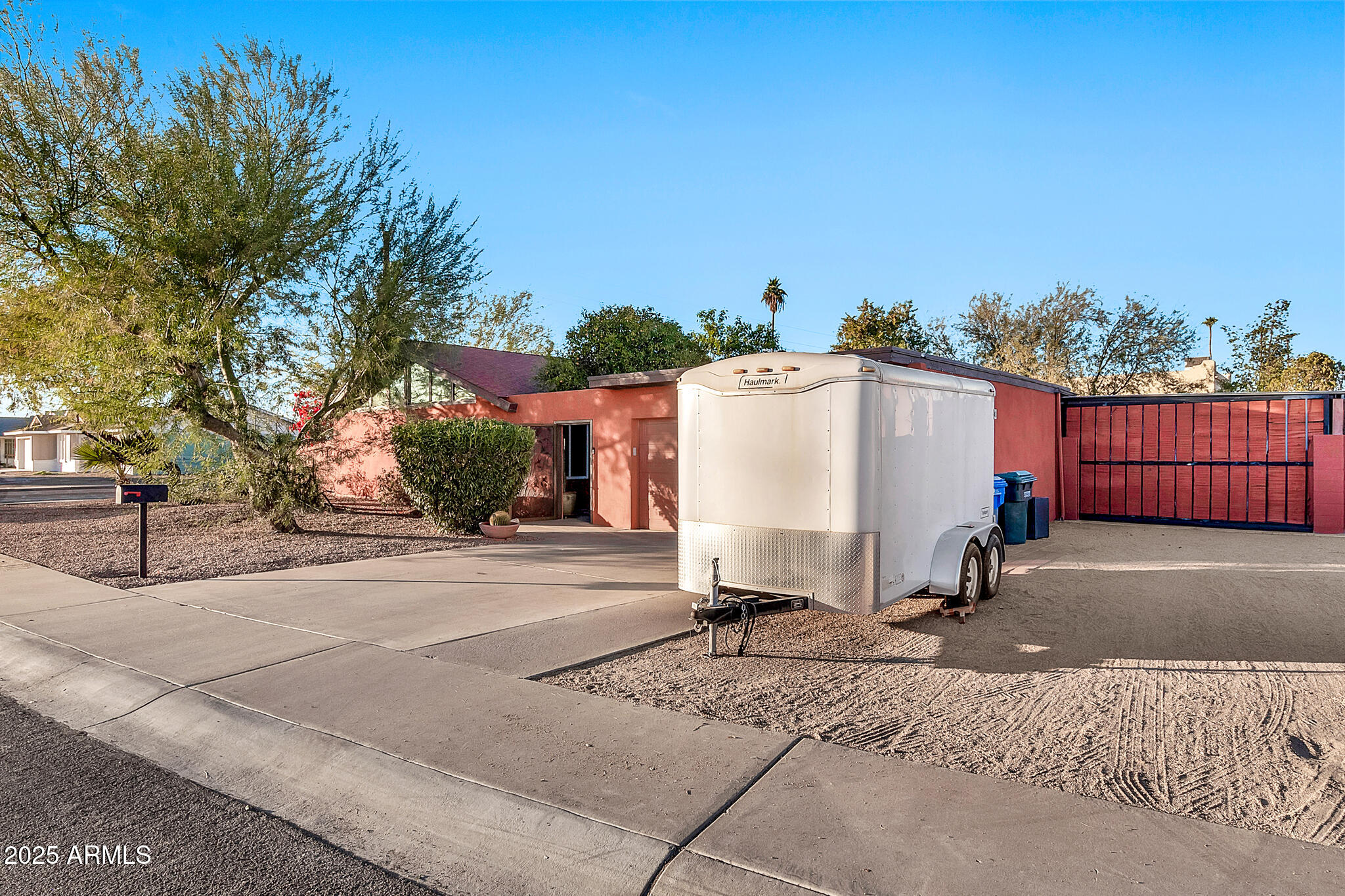 3044 W DESERT COVE Avenue