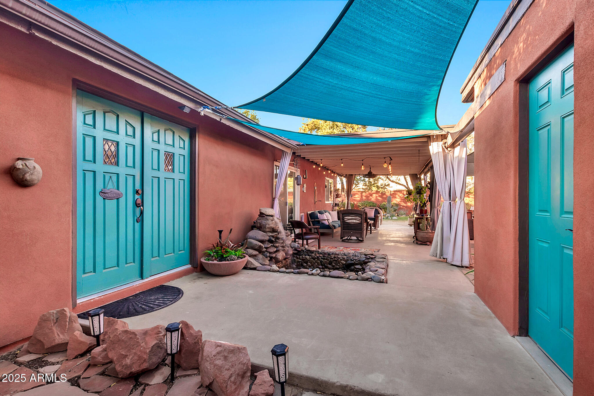 3044 W DESERT COVE Avenue
