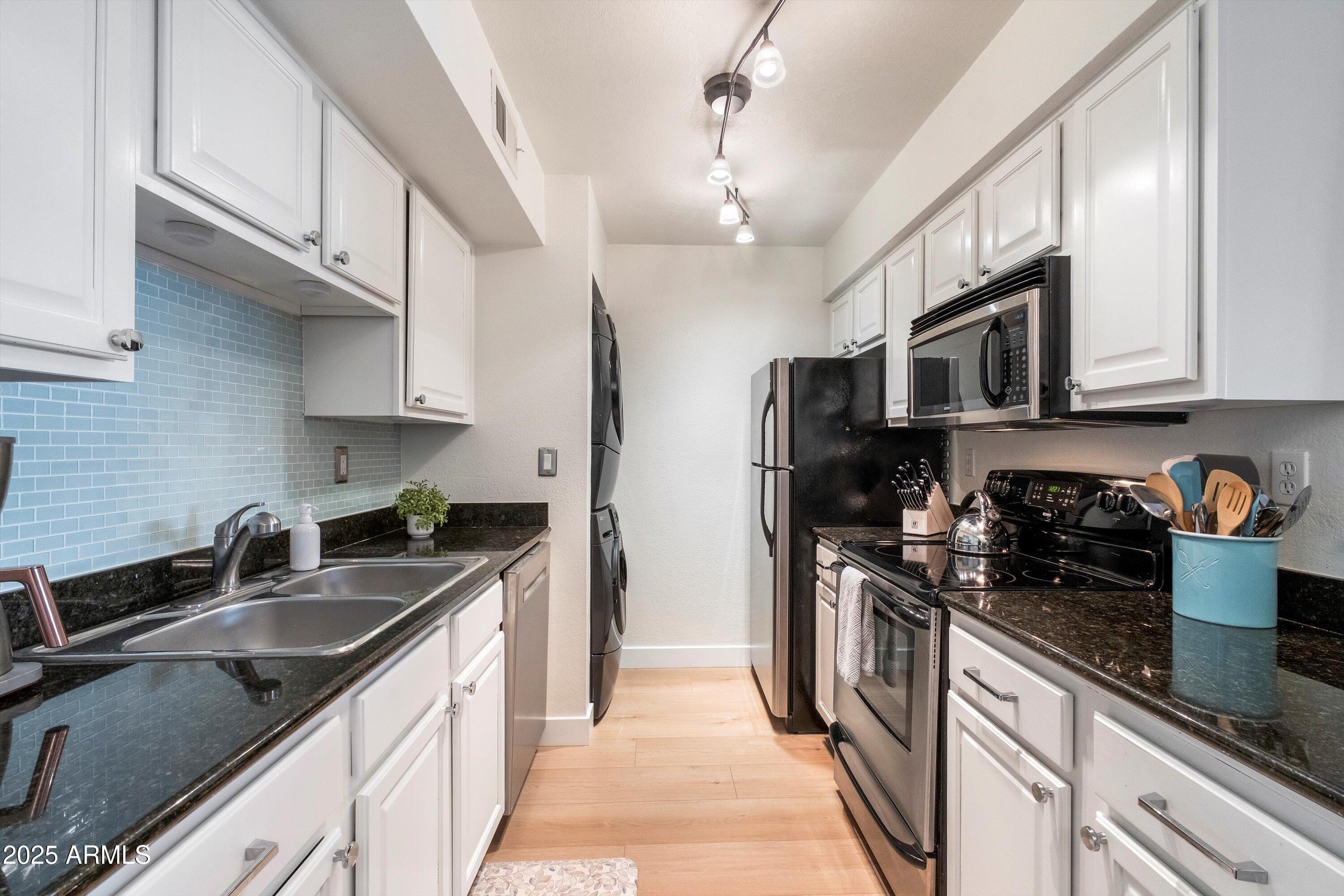 5995 N 78TH Street, 1015