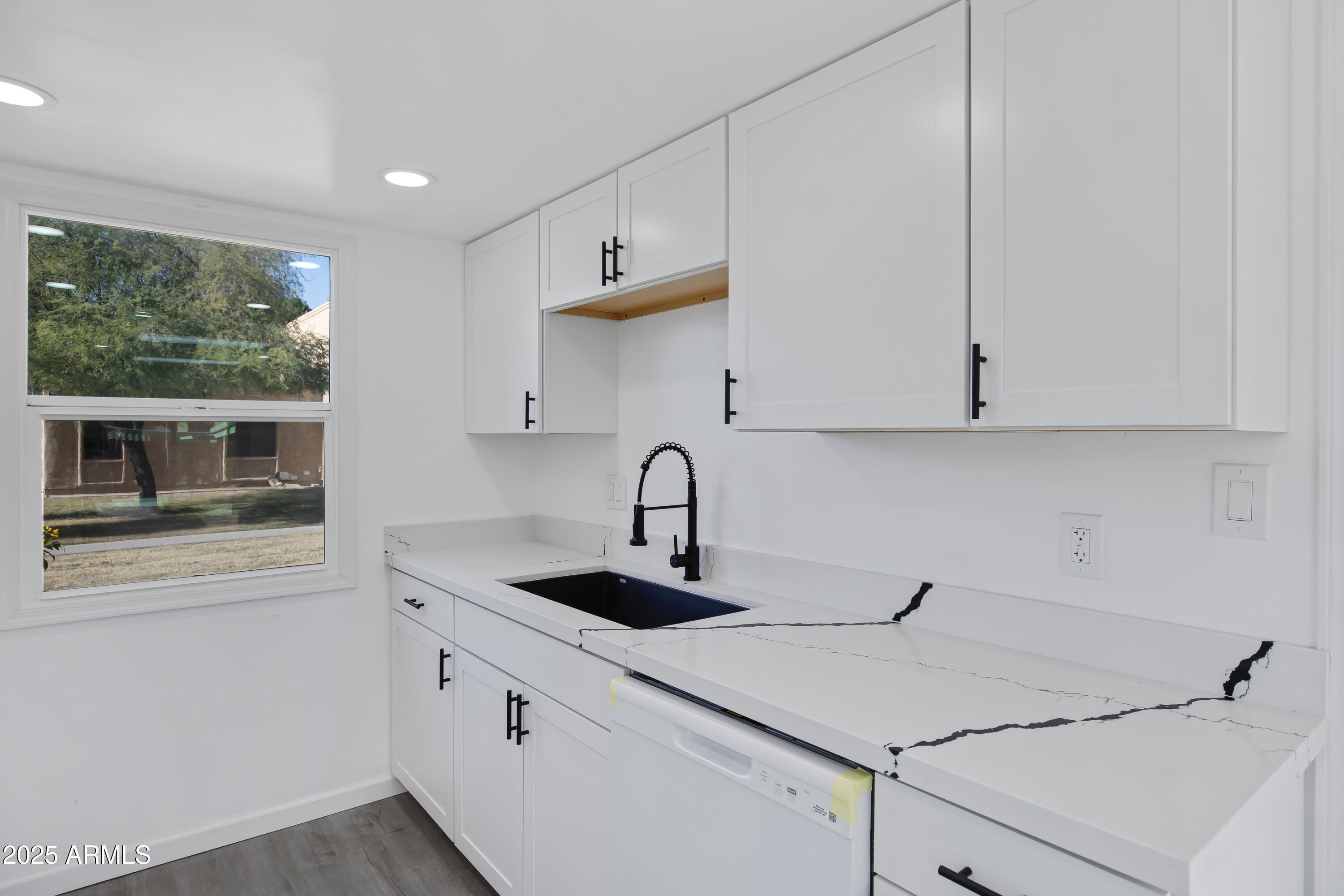 948 S Alma School Rd Road, 89