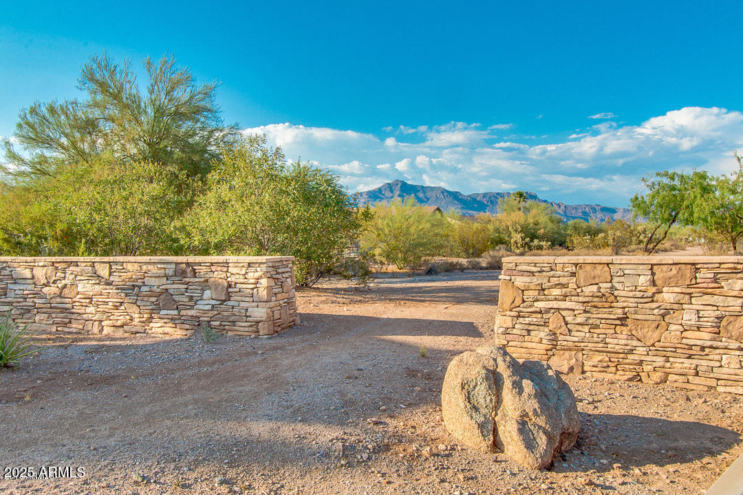 9900 E DESERT TRAIL Lane