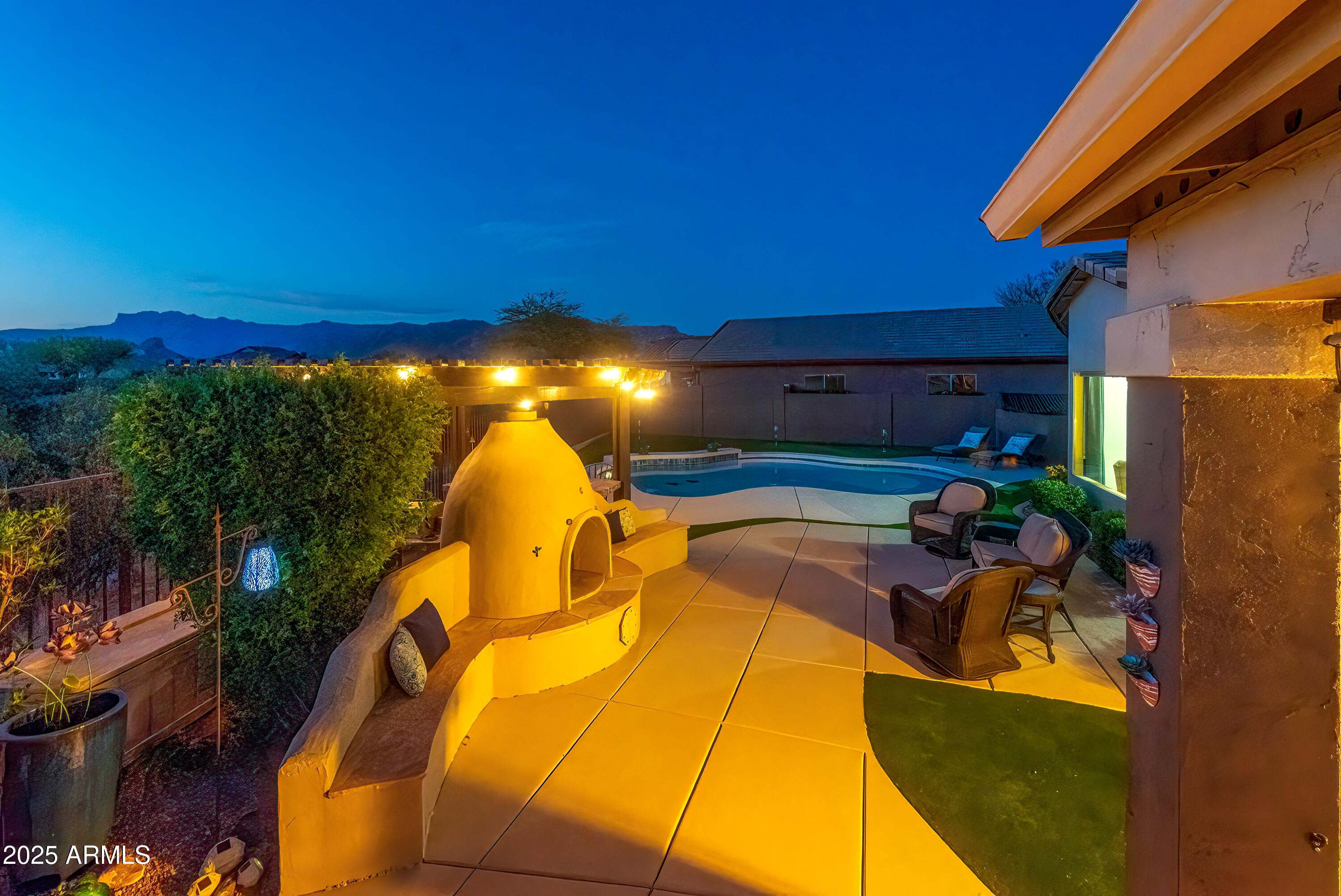 9900 E DESERT TRAIL Lane