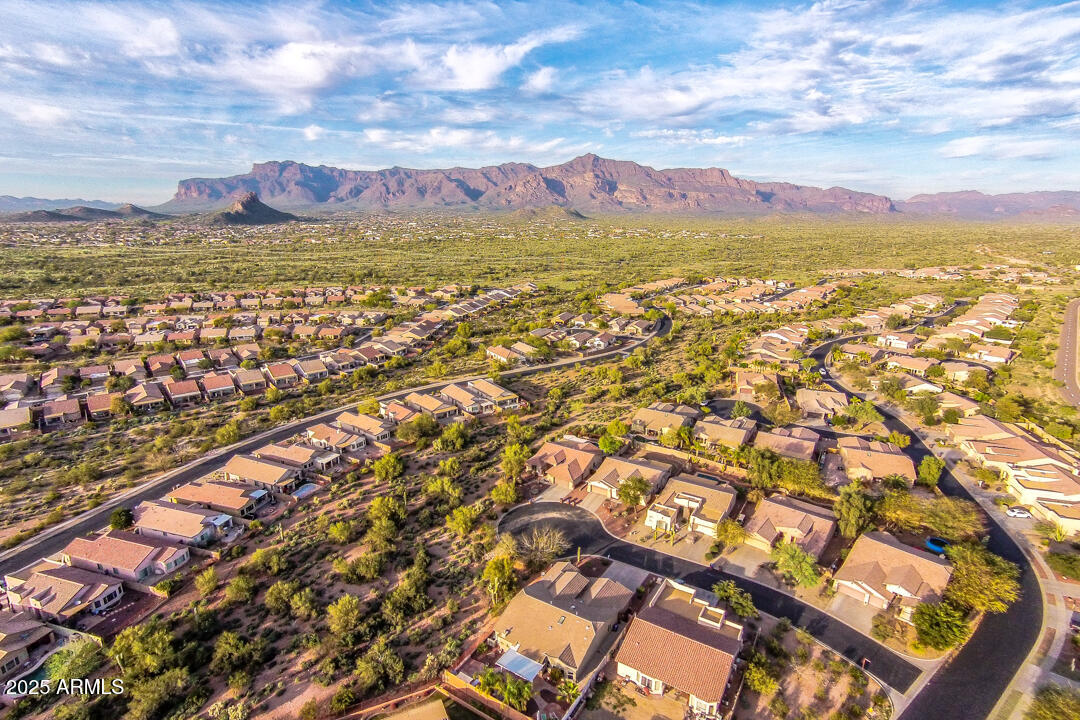 9900 E DESERT TRAIL Lane