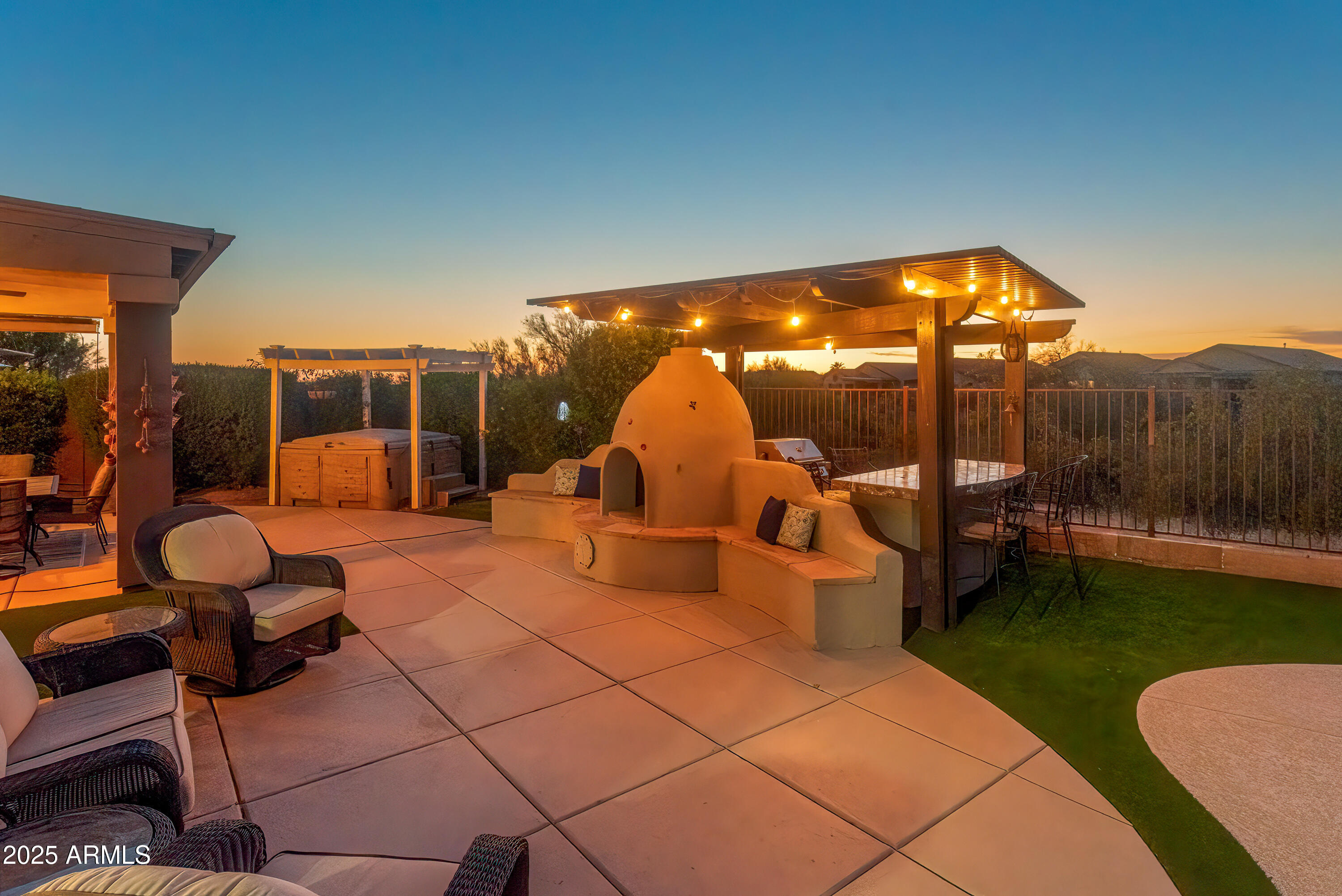 9900 E DESERT TRAIL Lane
