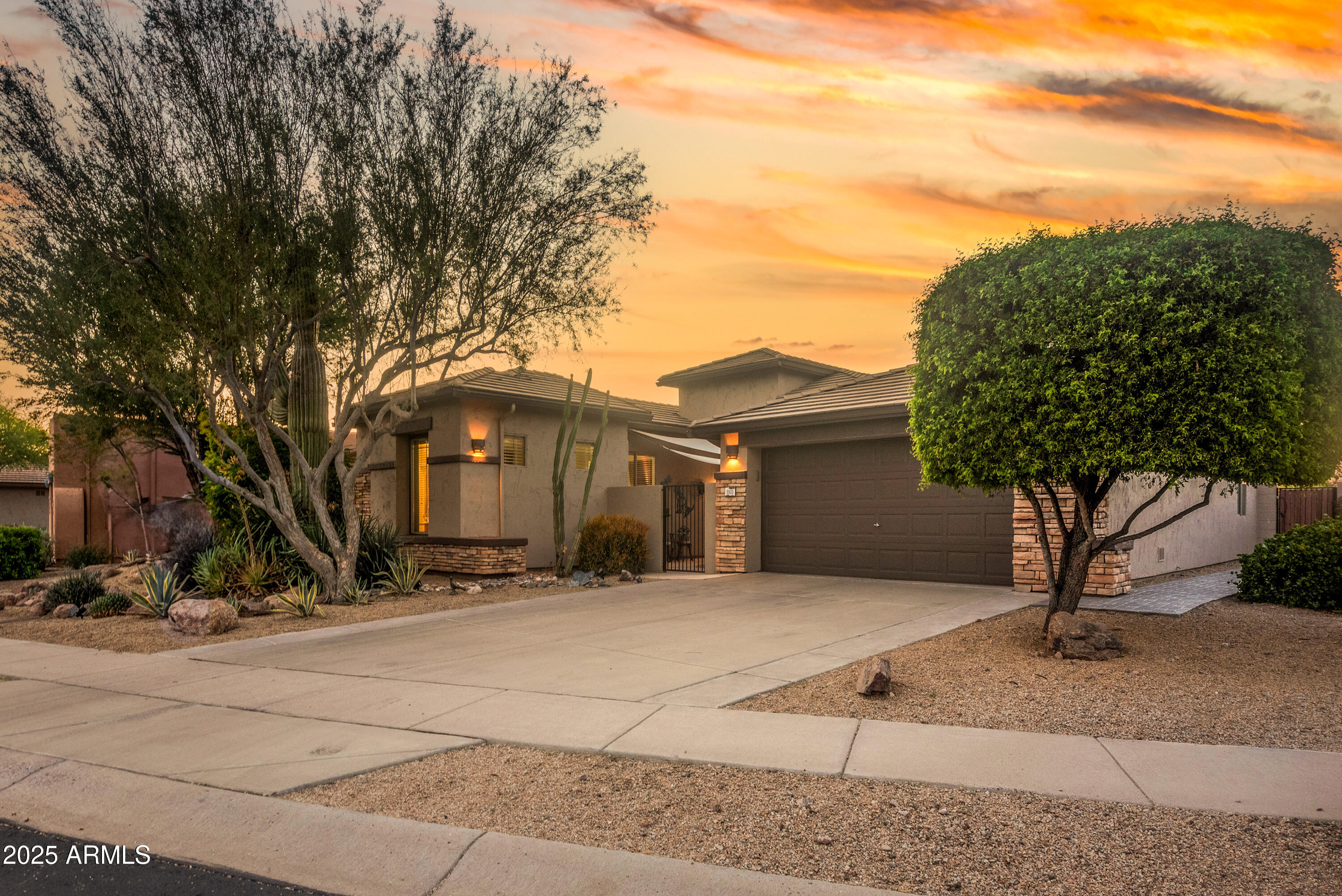 9900 E DESERT TRAIL Lane