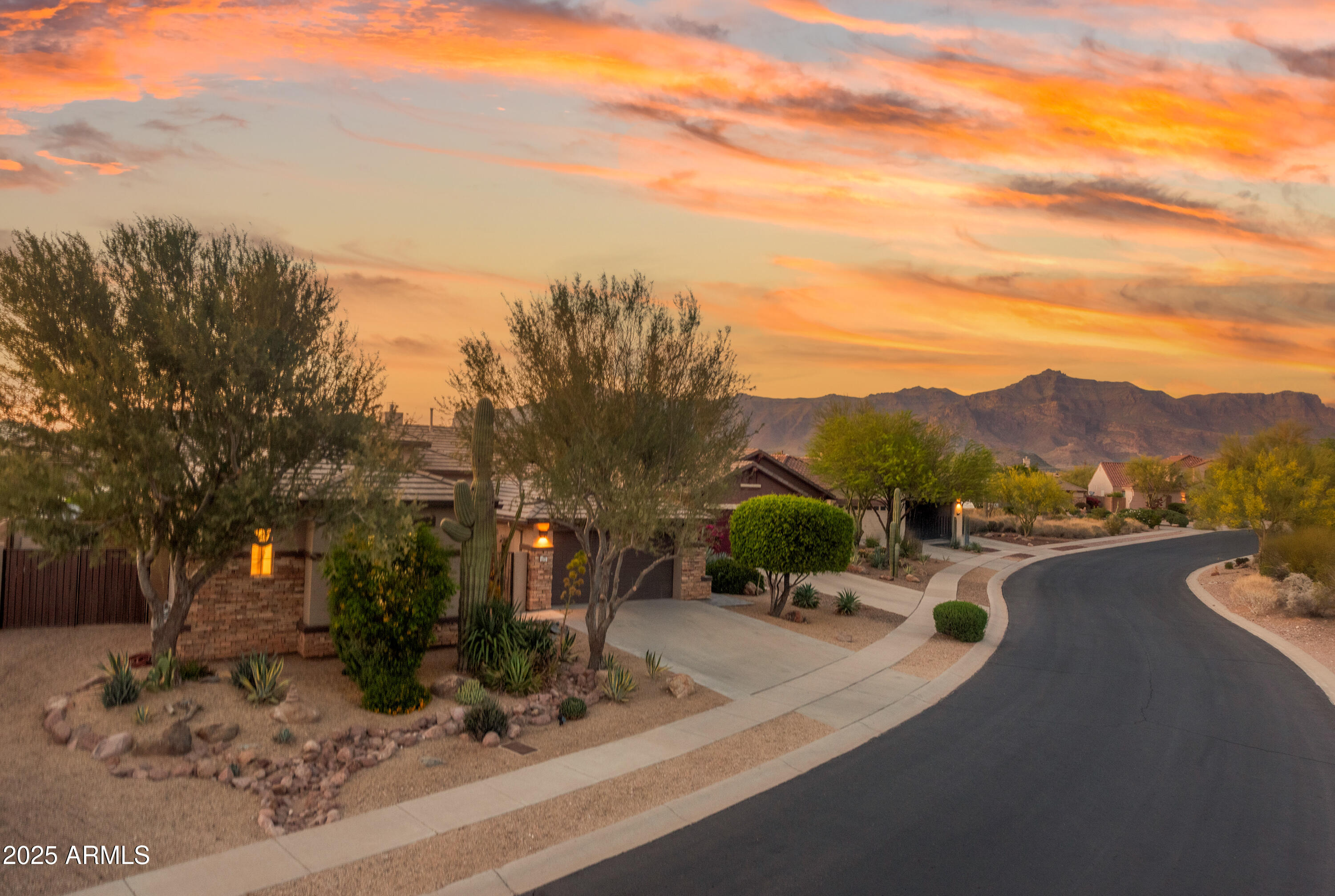 9900 E DESERT TRAIL Lane