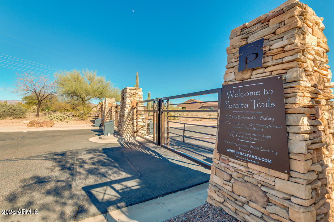 9900 E DESERT TRAIL Lane