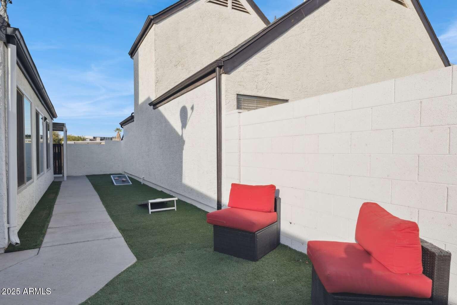 2233 W ROSS Avenue