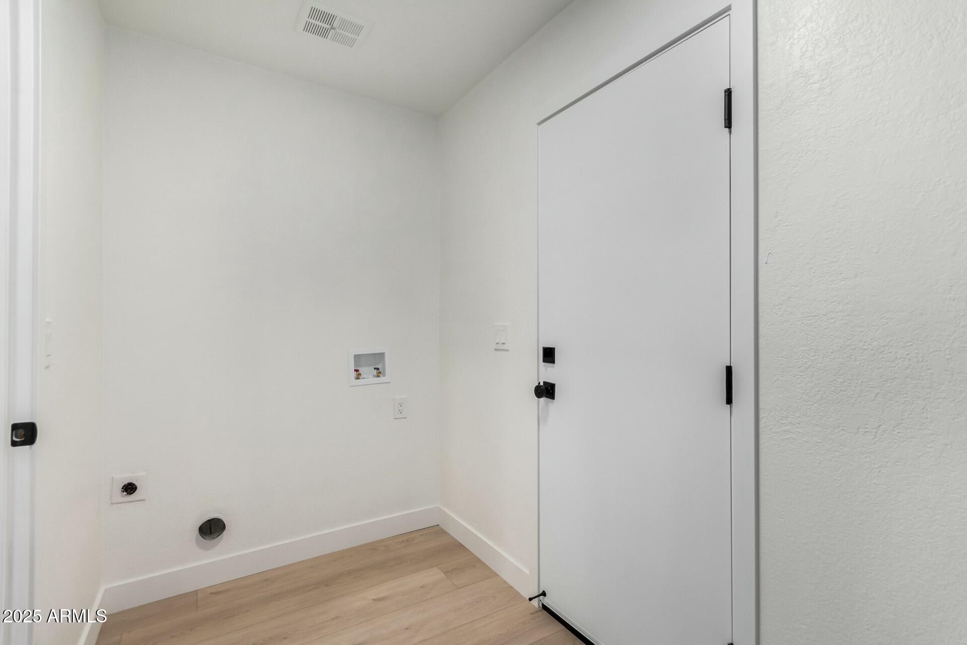 331 W STANFORD Avenue