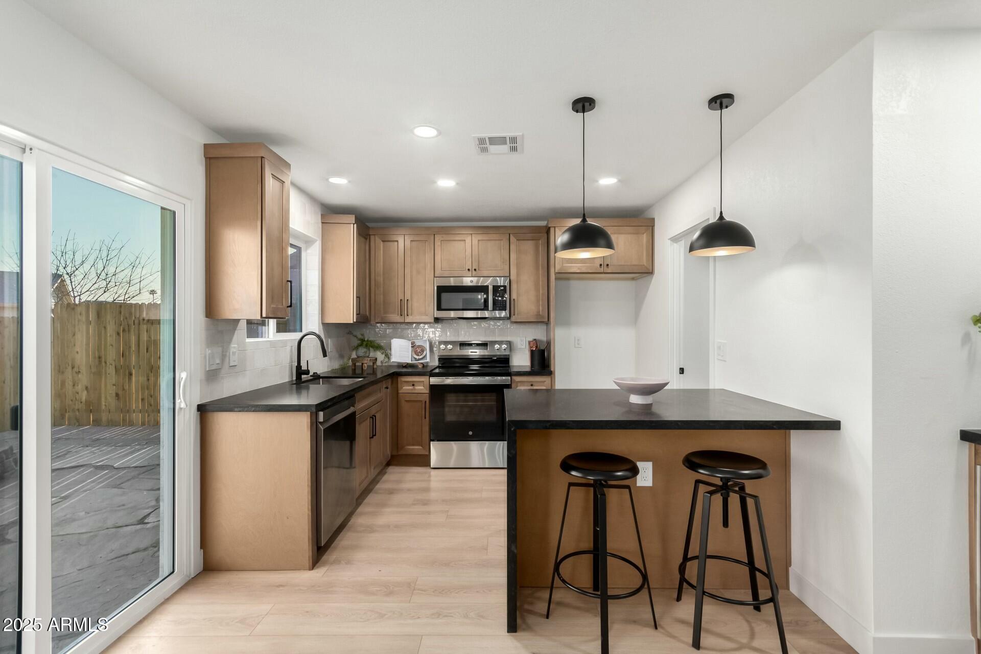331 W STANFORD Avenue