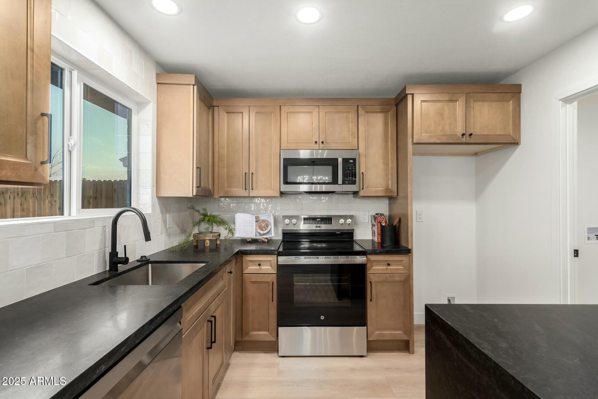 331 W STANFORD Avenue