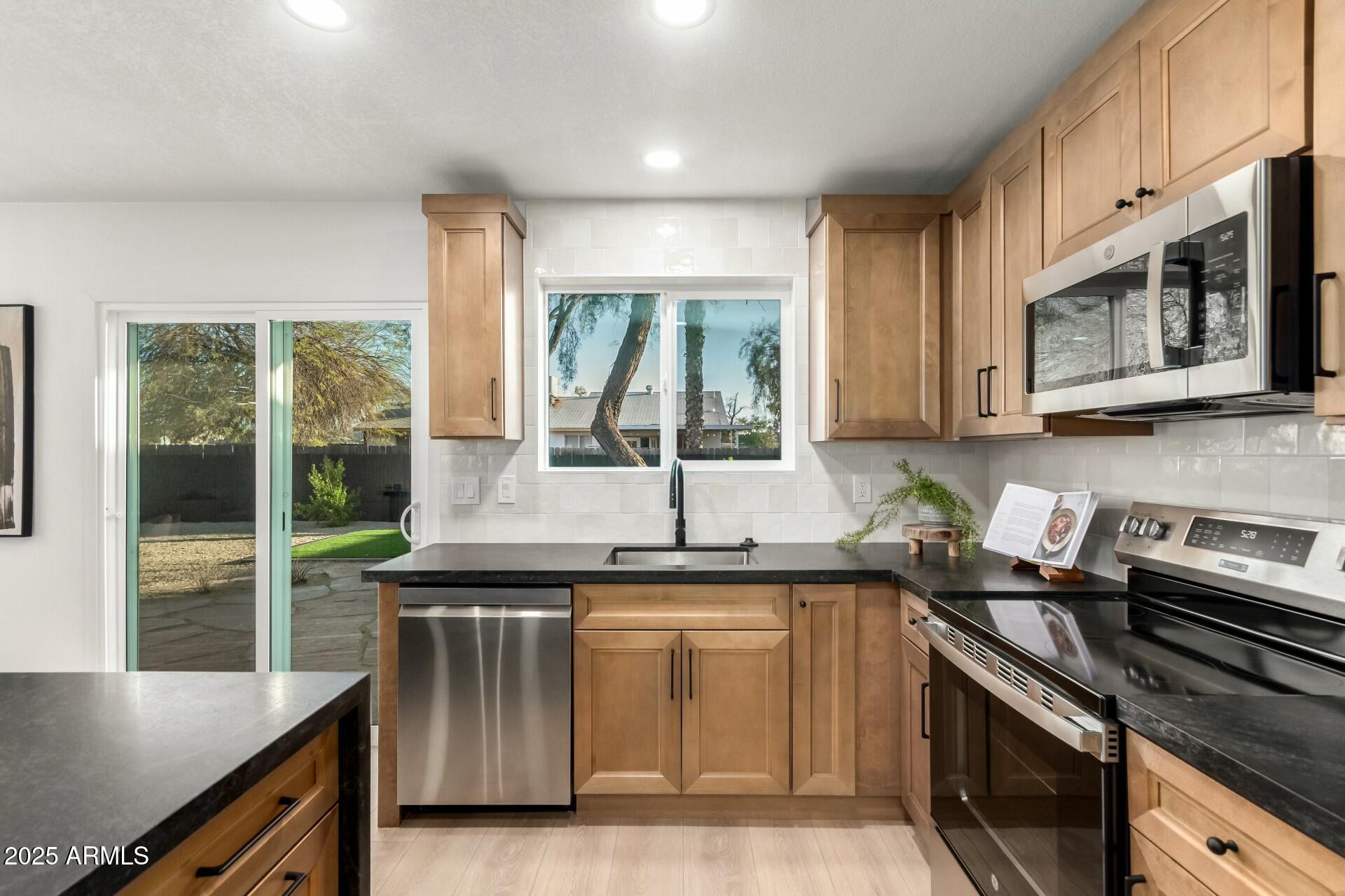 331 W STANFORD Avenue