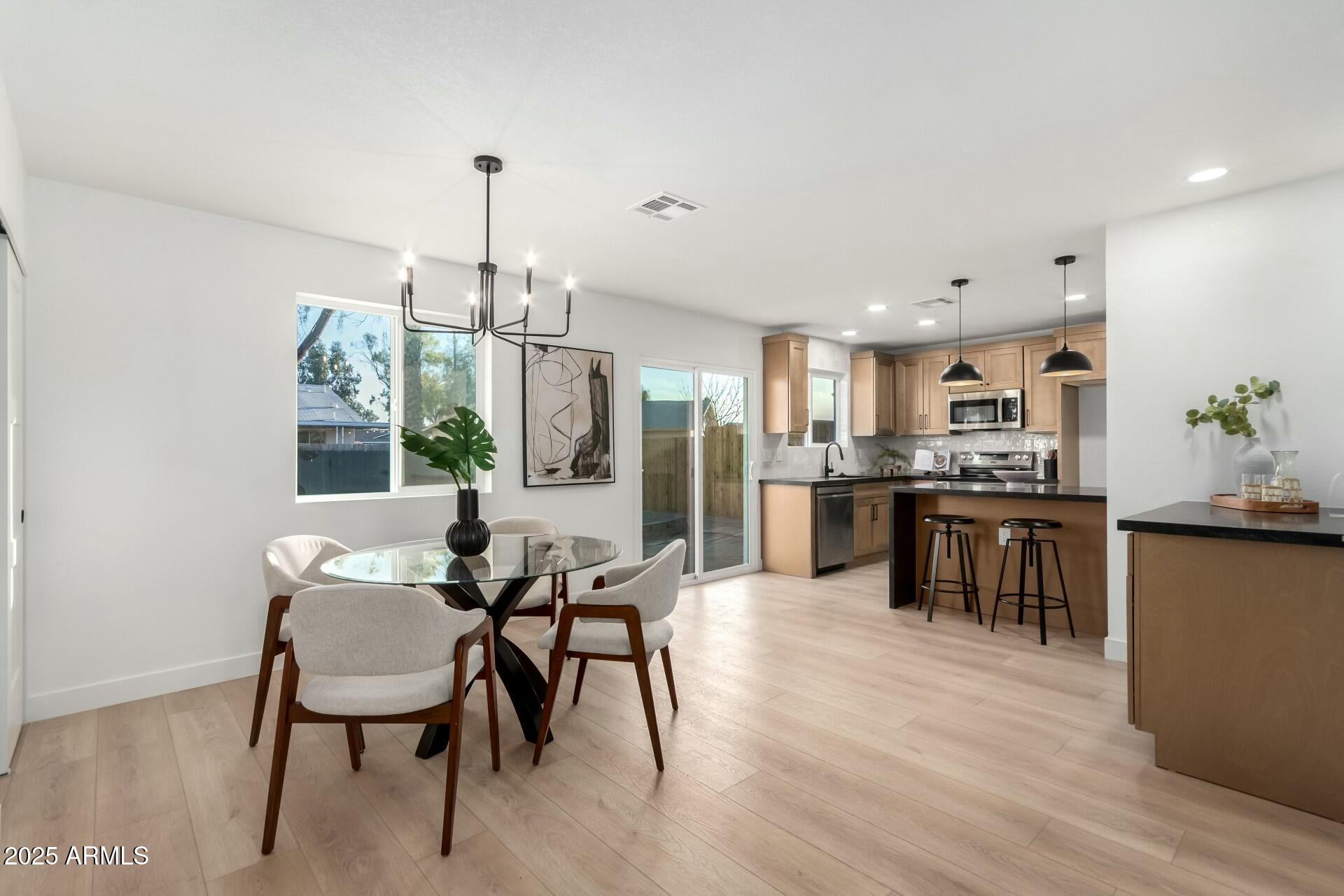 331 W STANFORD Avenue