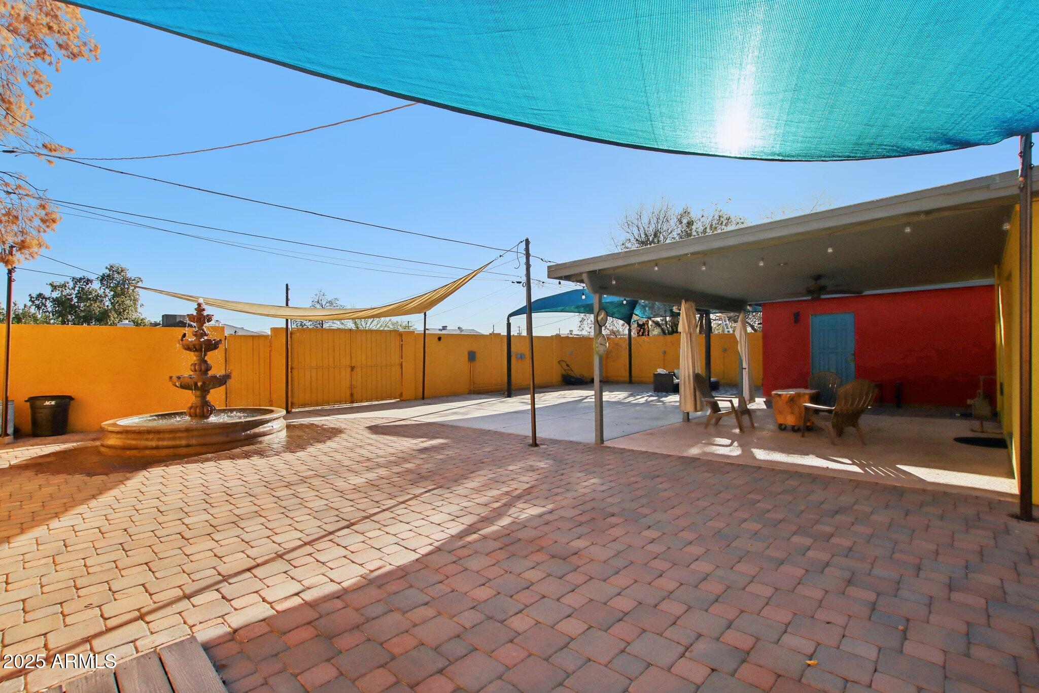 2511 E PINCHOT Avenue