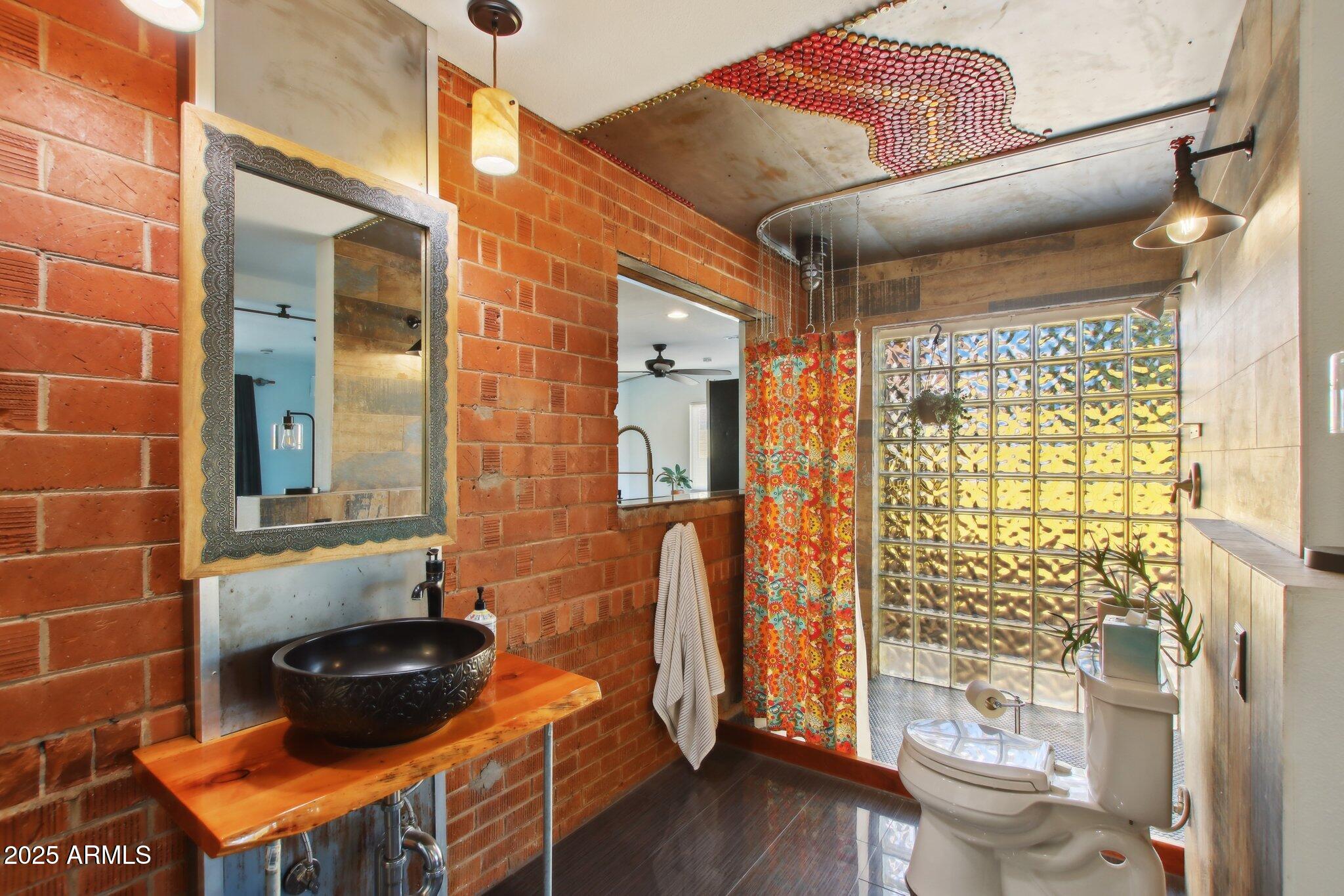 2511 E PINCHOT Avenue